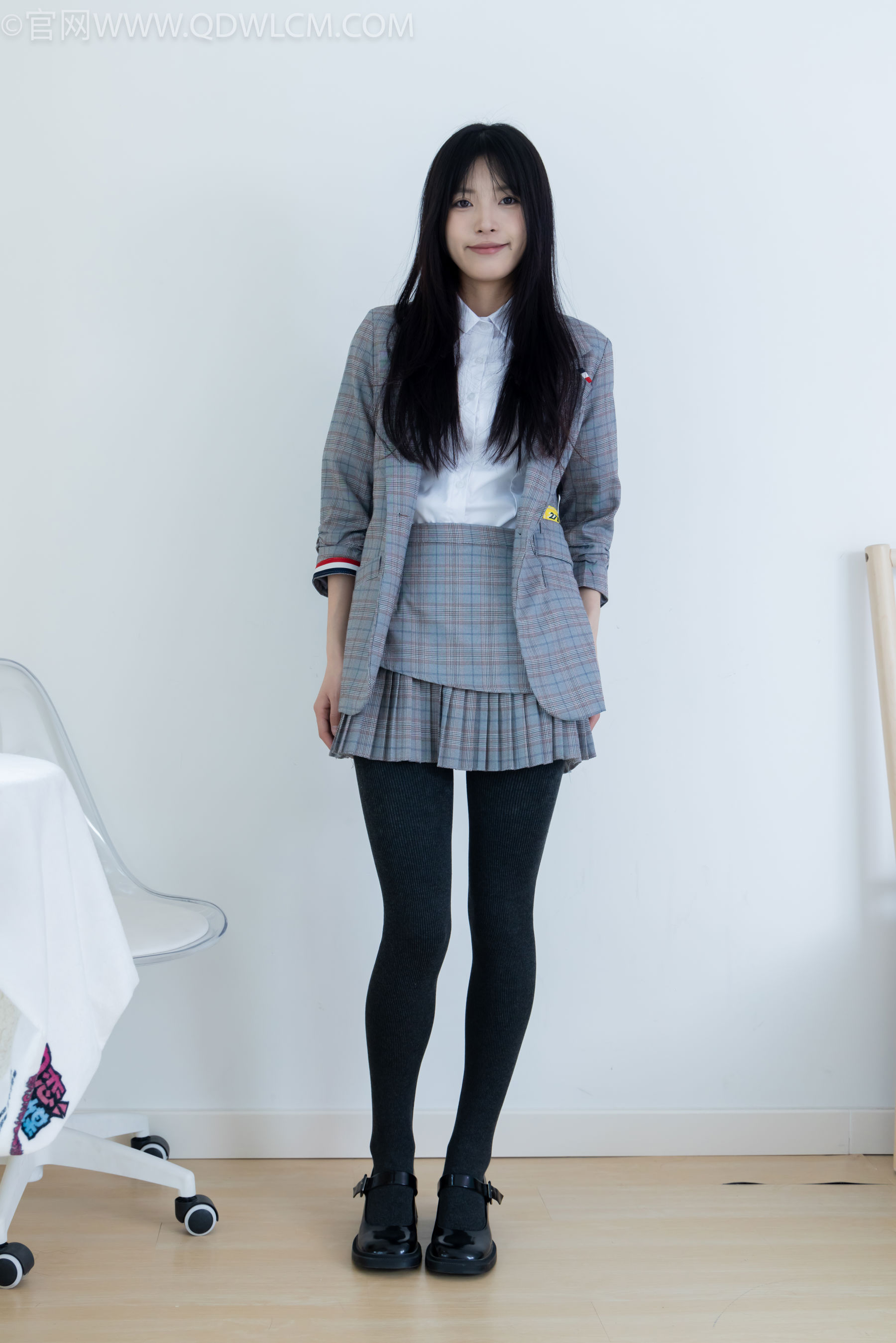 物恋传媒 No.2479 茯苓 - 皮鞋、厚灰连裤棉袜/(160P)