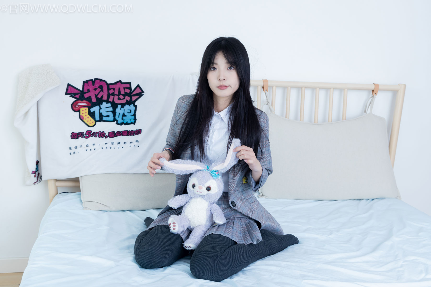 物恋传媒 No.2479 茯苓 - 皮鞋、厚灰连裤棉袜/(160P)