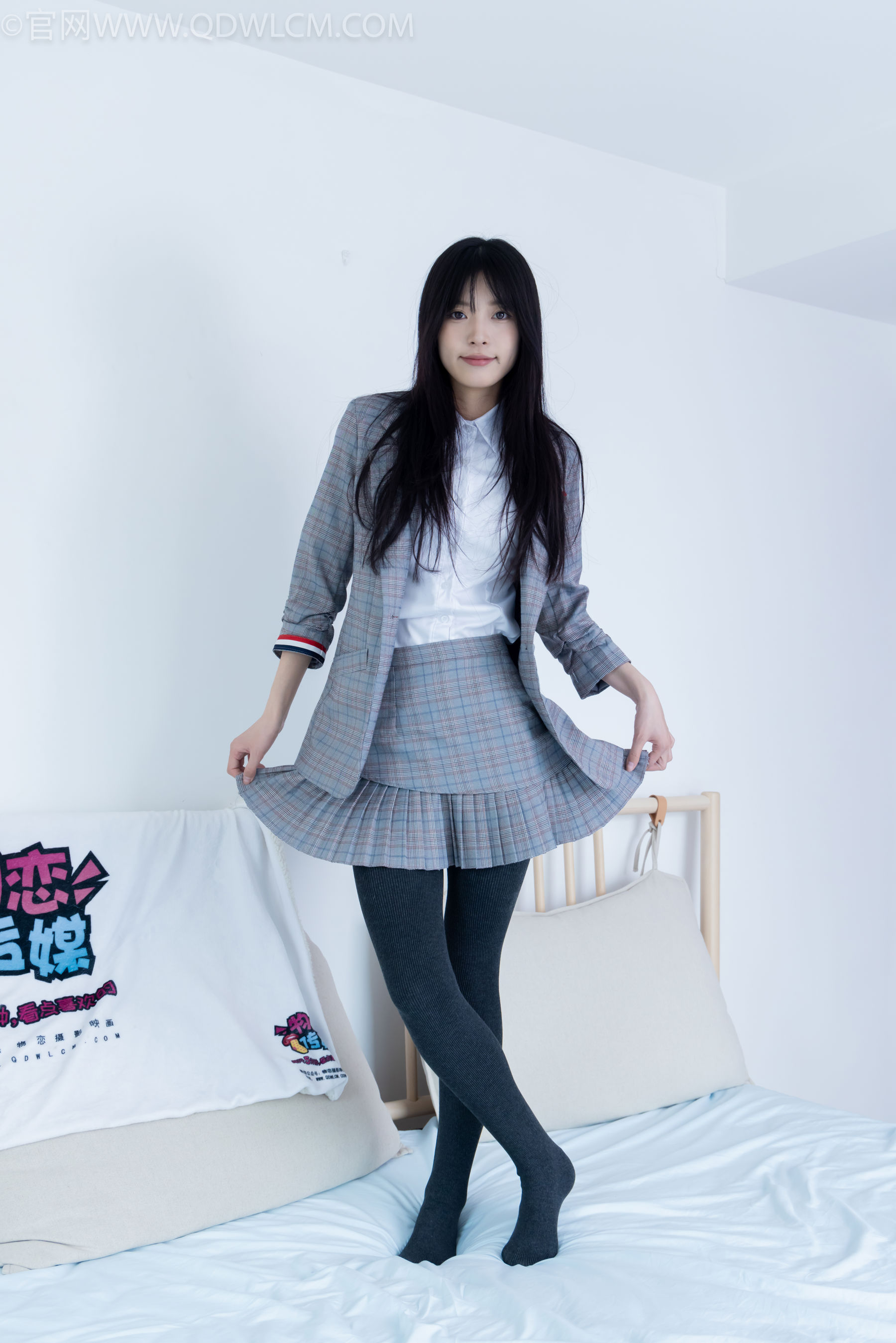 物恋传媒 No.2479 茯苓 - 皮鞋、厚灰连裤棉袜/(160P)