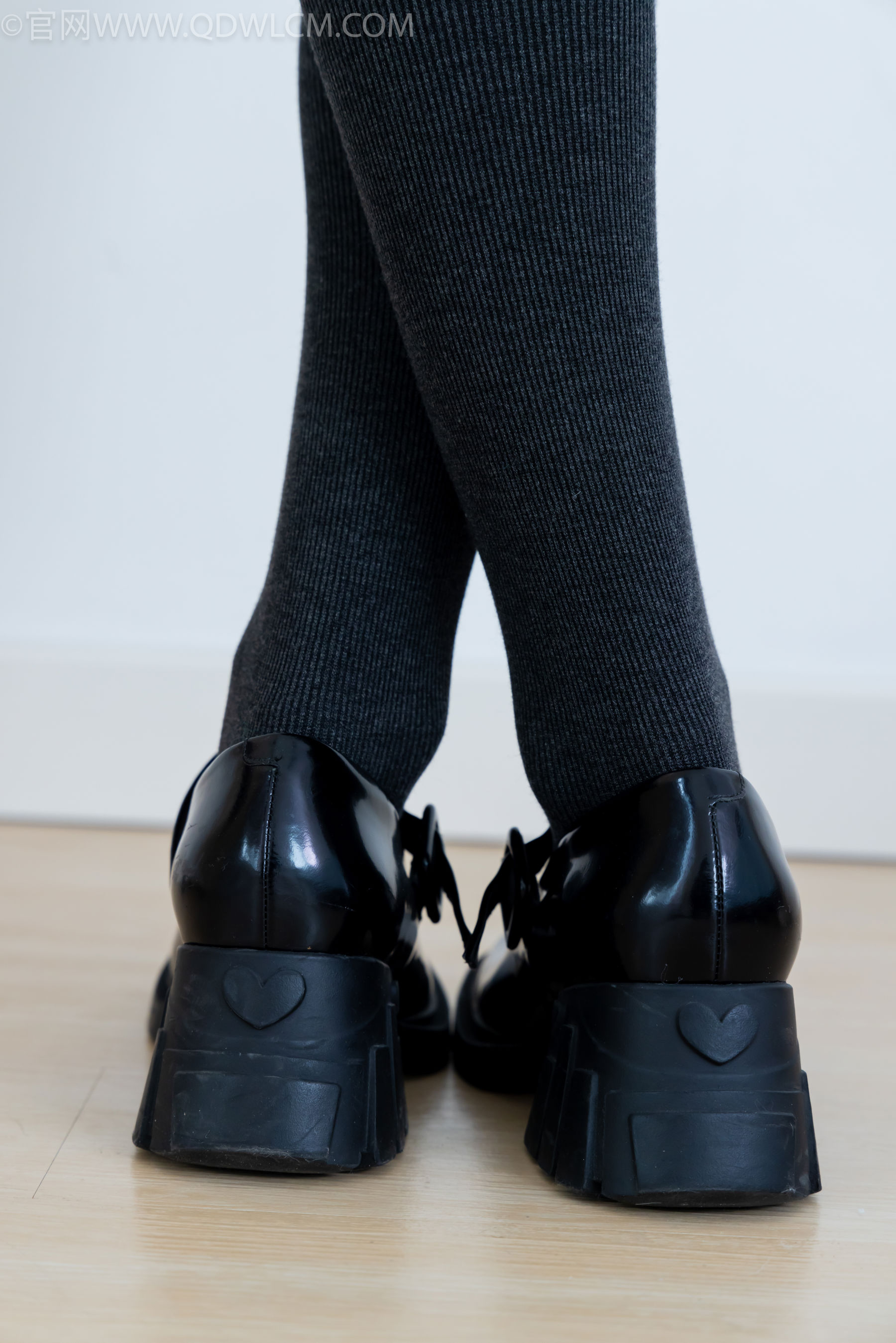 物恋传媒 No.2479 茯苓 - 皮鞋、厚灰连裤棉袜/(160P)