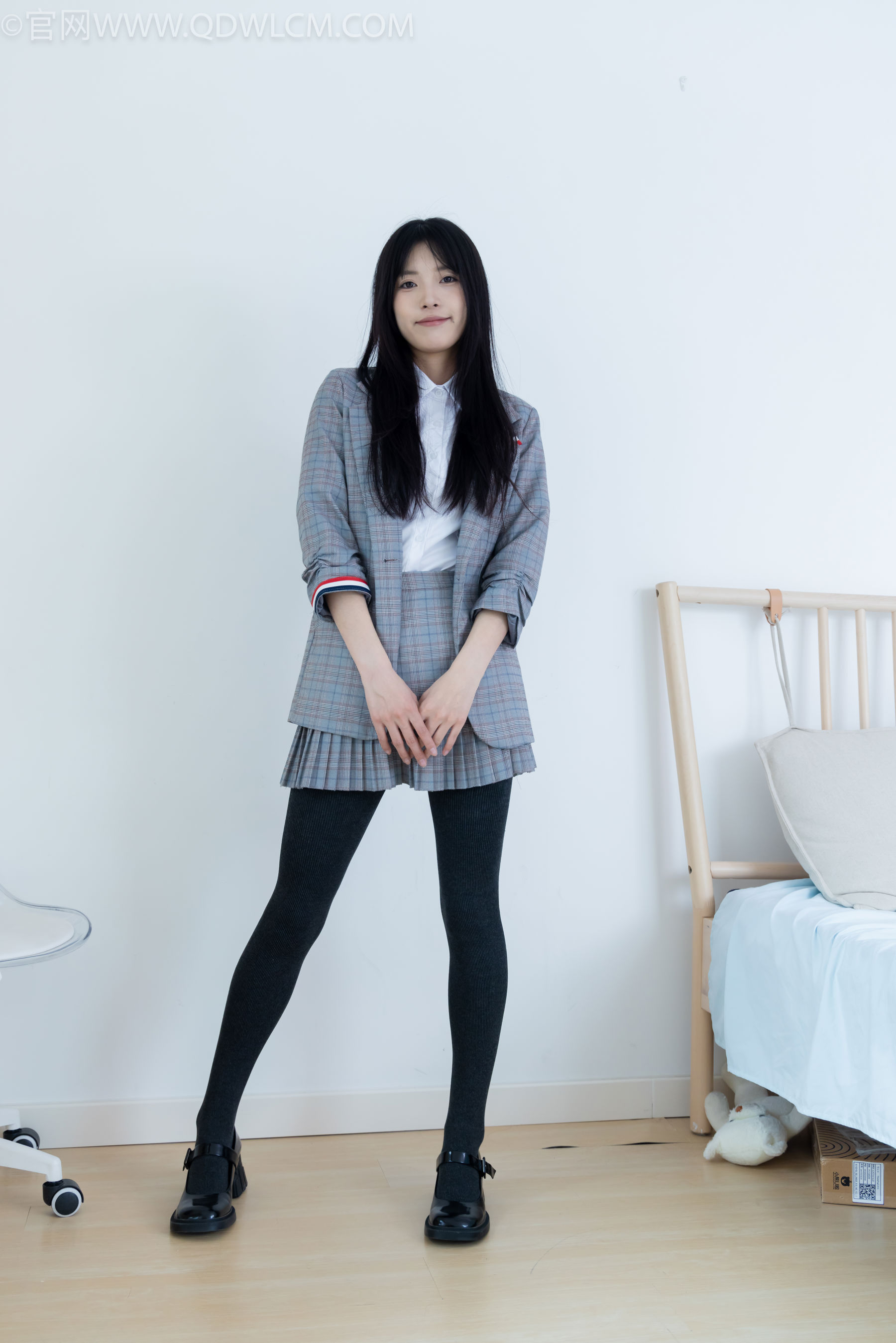 物恋传媒 No.2479 茯苓 - 皮鞋、厚灰连裤棉袜/(160P)