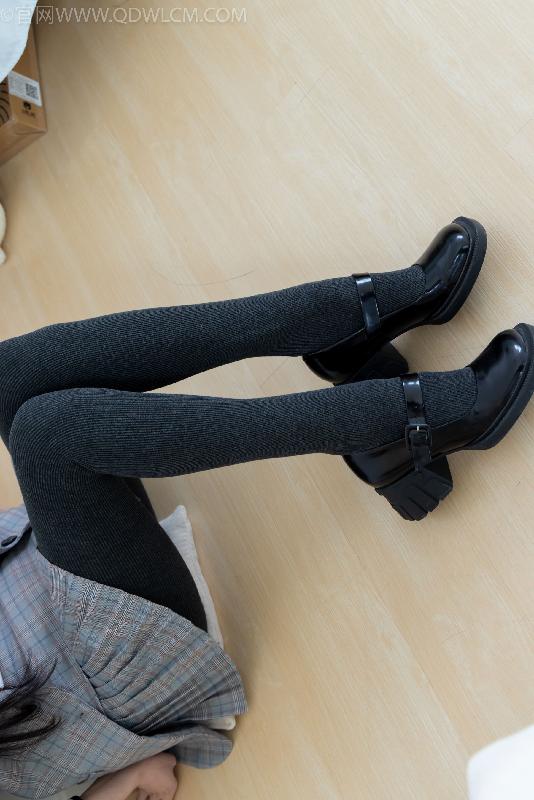 物恋传媒 No.2479 茯苓 - 皮鞋、厚灰连裤棉袜/(160P)