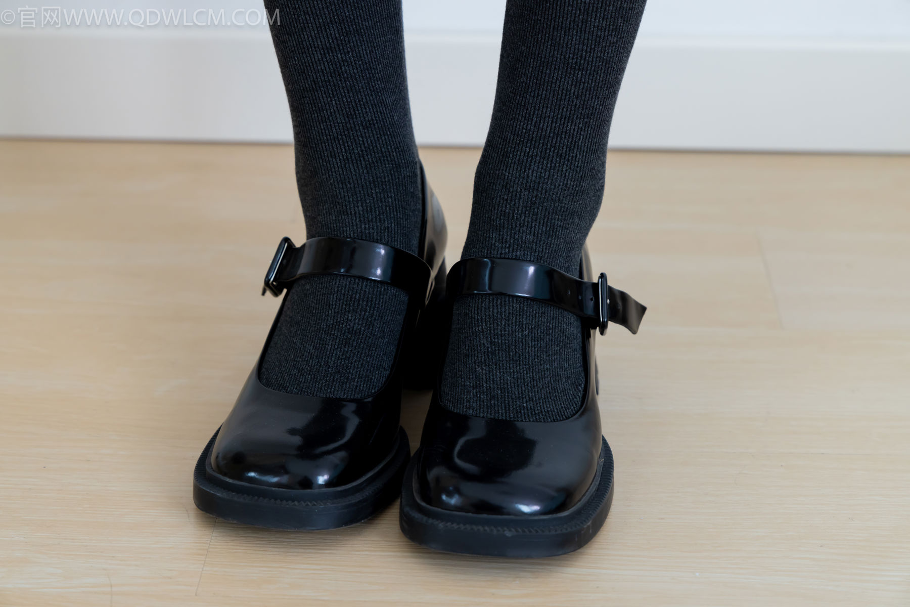 物恋传媒 No.2479 茯苓 - 皮鞋、厚灰连裤棉袜/(160P)