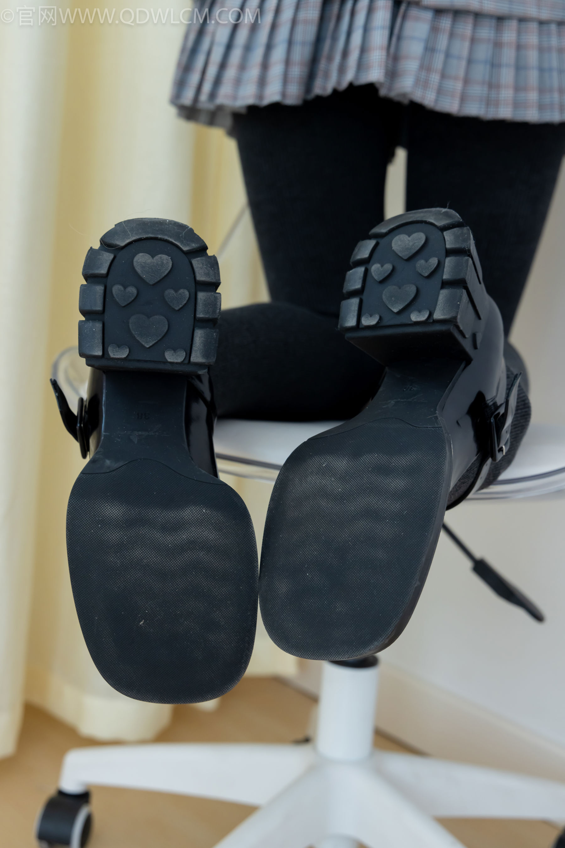 物恋传媒 No.2479 茯苓 - 皮鞋、厚灰连裤棉袜/(160P)