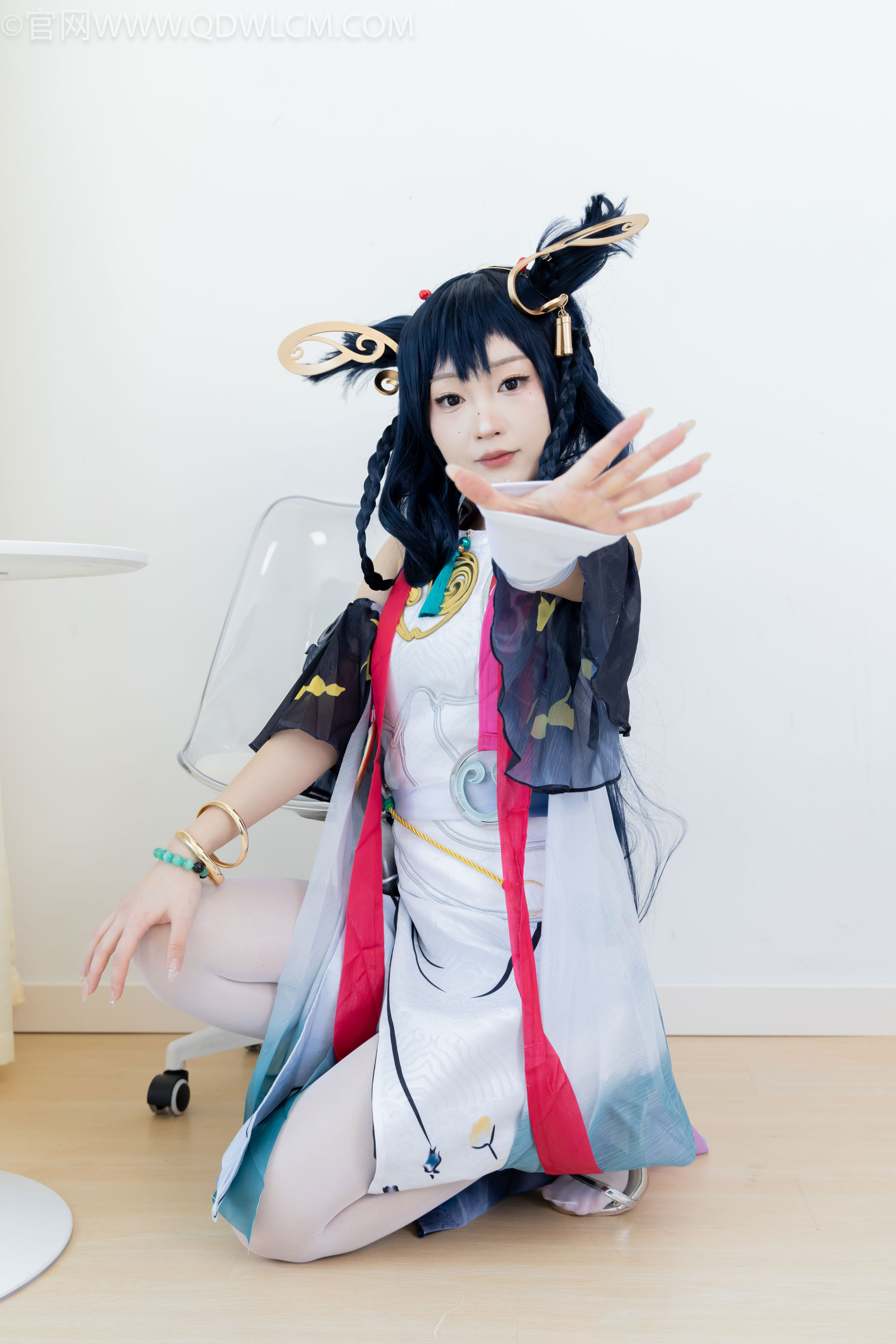 物恋传媒 No.2478 嘟嘟 - cos服、高跟凉鞋、薄白丝、薄黑丝/(183P)