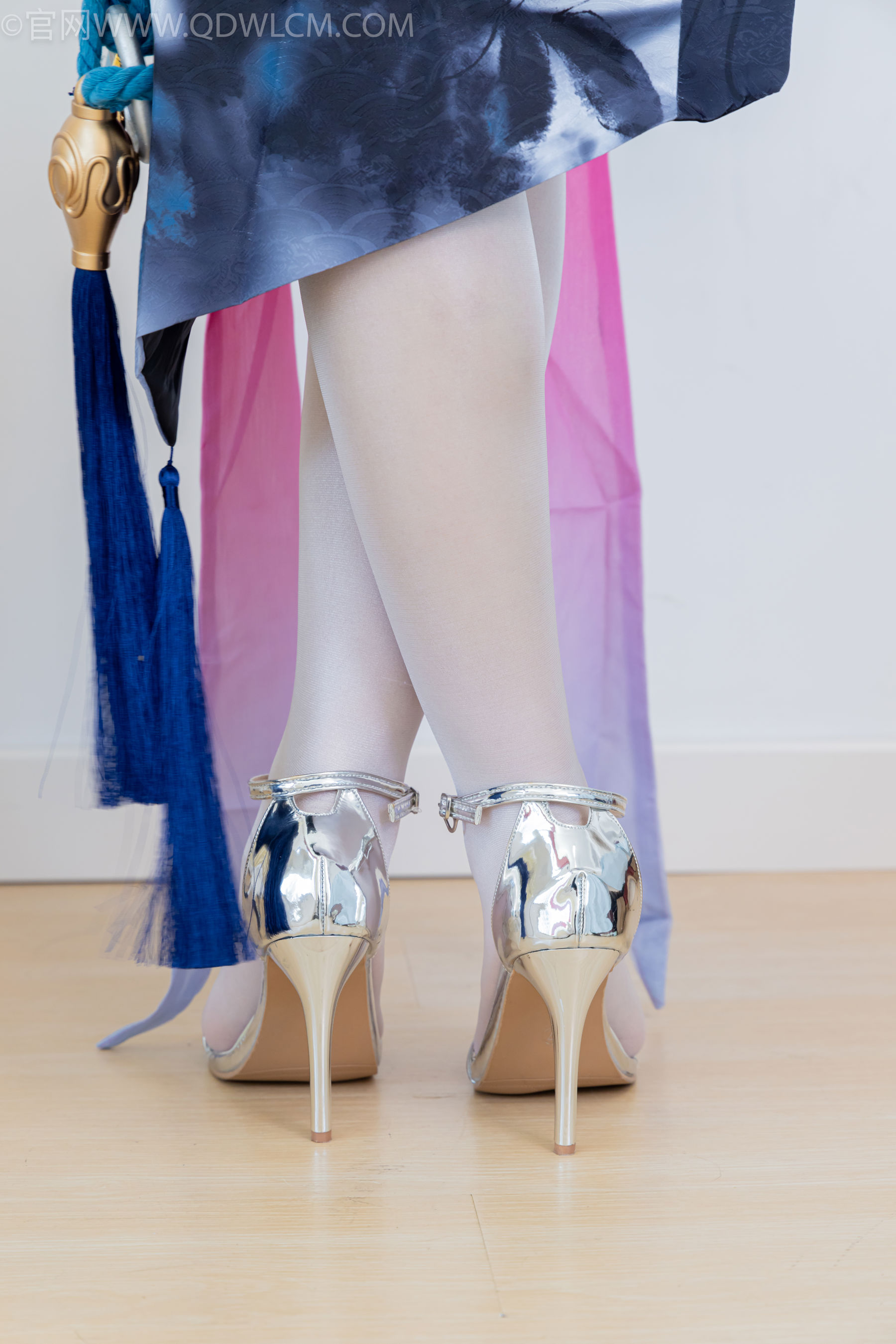 物恋传媒 No.2478 嘟嘟 - cos服、高跟凉鞋、薄白丝、薄黑丝/(183P)