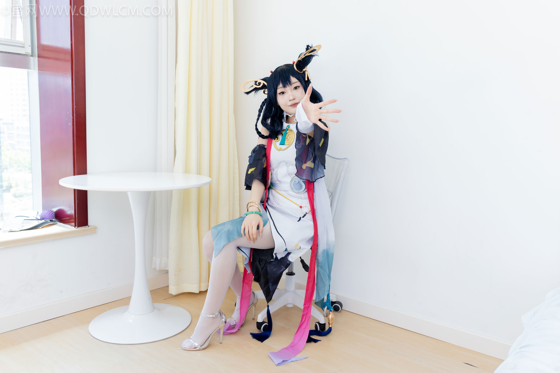 物恋传媒 No.2478 嘟嘟 - cos服、高跟凉鞋、薄白丝、薄黑丝/(183P)