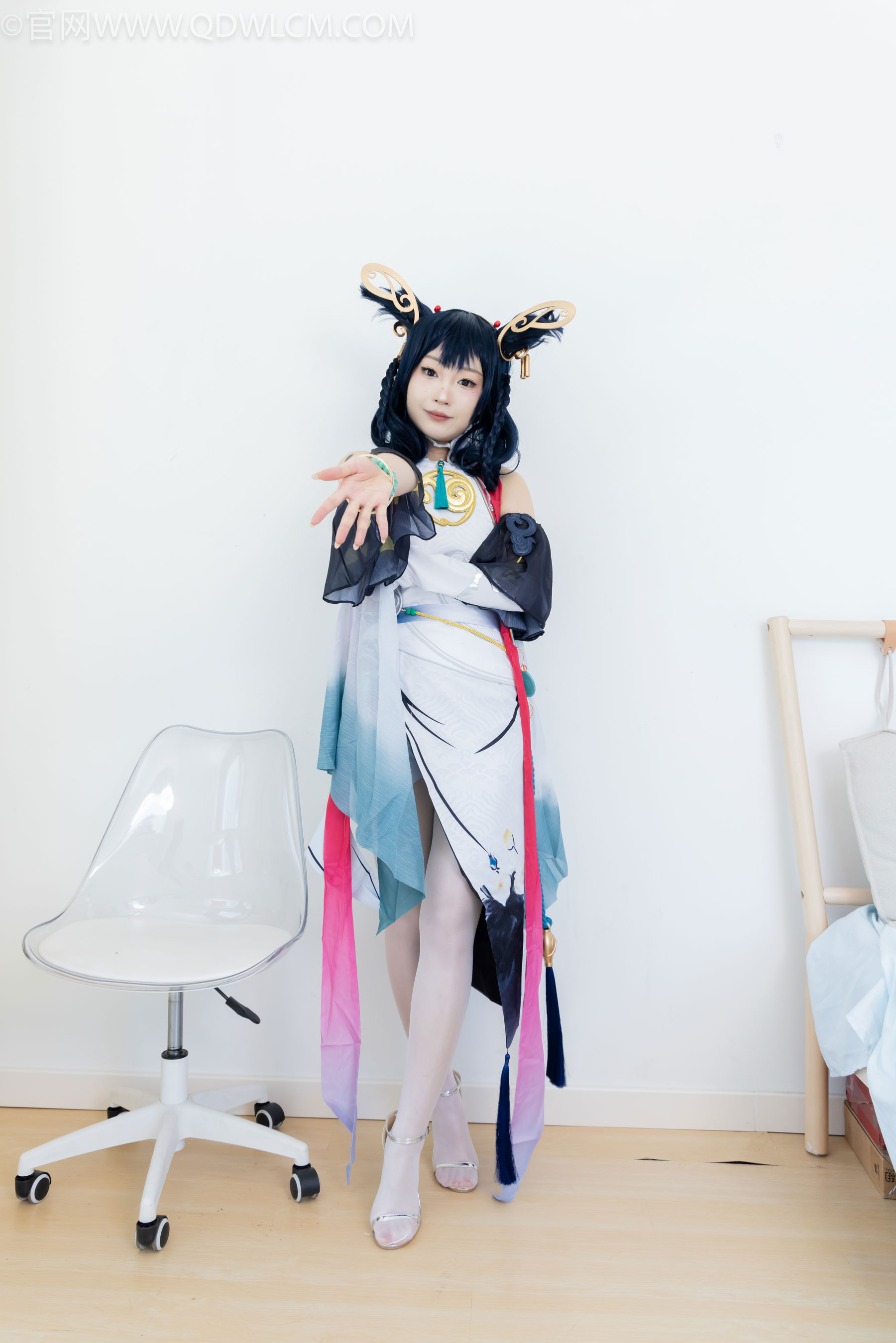 物恋传媒 No.2478 嘟嘟 - cos服、高跟凉鞋、薄白丝、薄黑丝/(183P)