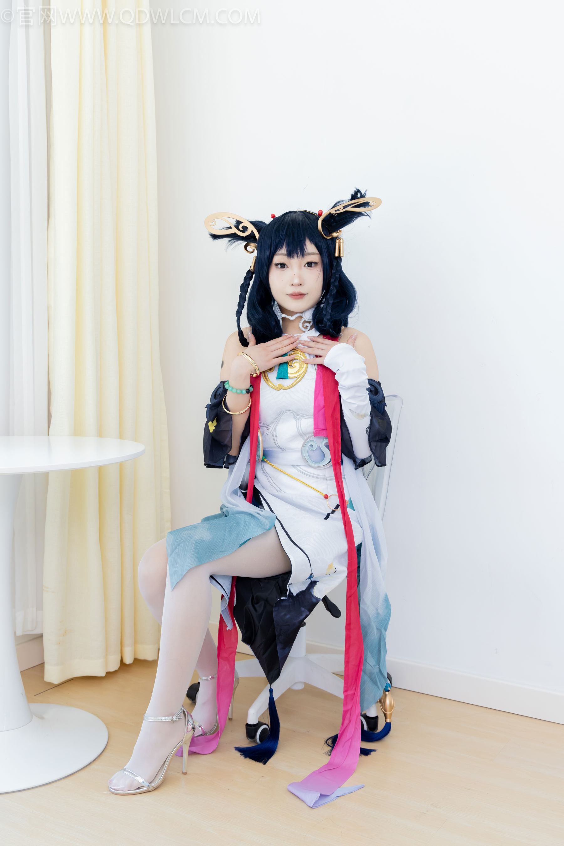 物恋传媒 No.2478 嘟嘟 - cos服、高跟凉鞋、薄白丝、薄黑丝/(183P)