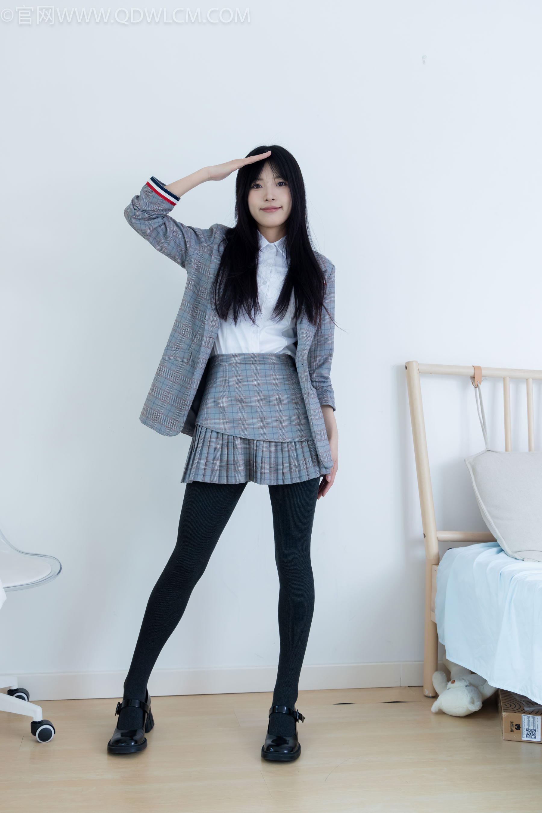 物恋传媒 No.2479 茯苓 - 皮鞋、厚灰连裤棉袜/(160P)