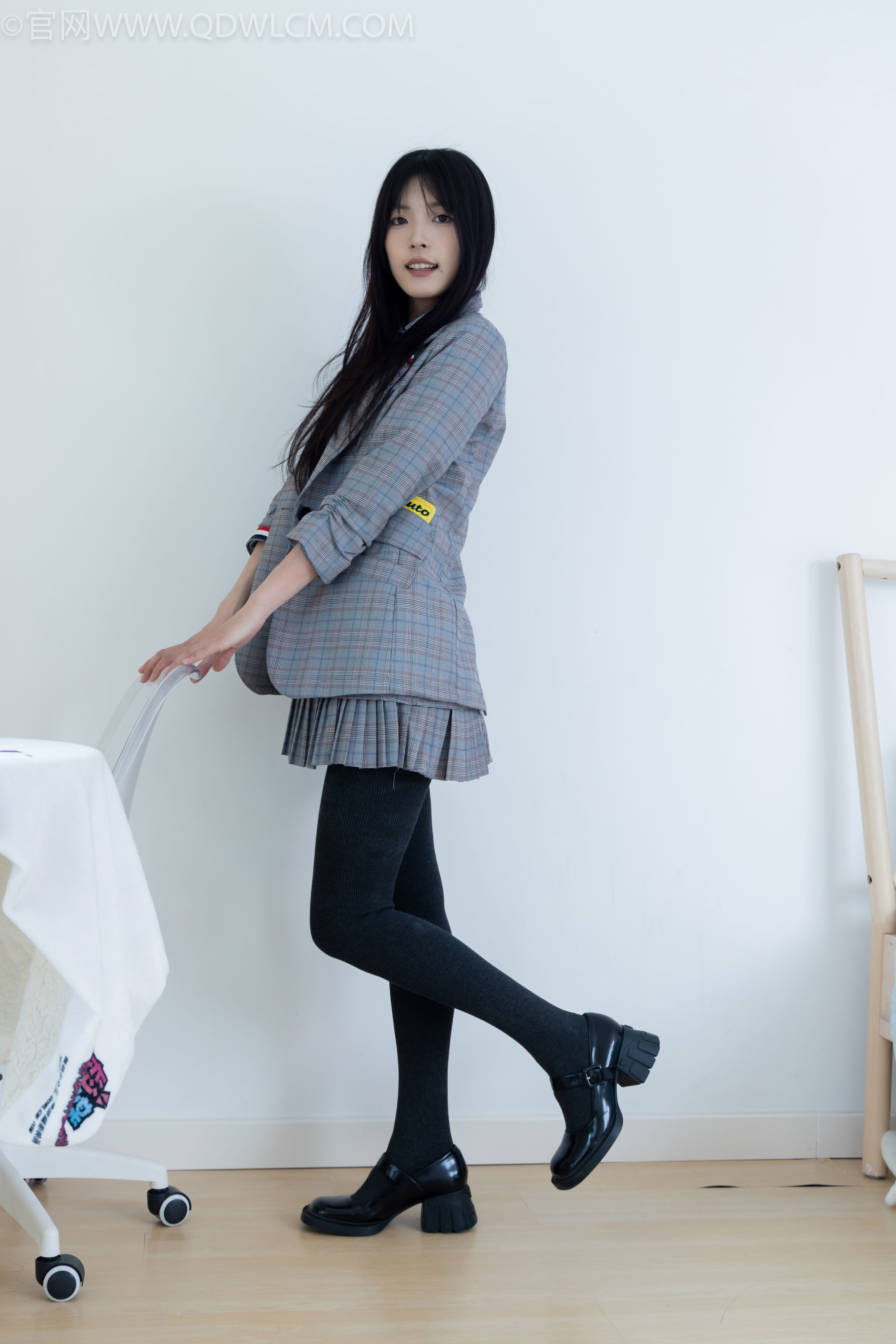 物恋传媒 No.2479 茯苓 - 皮鞋、厚灰连裤棉袜/(160P)