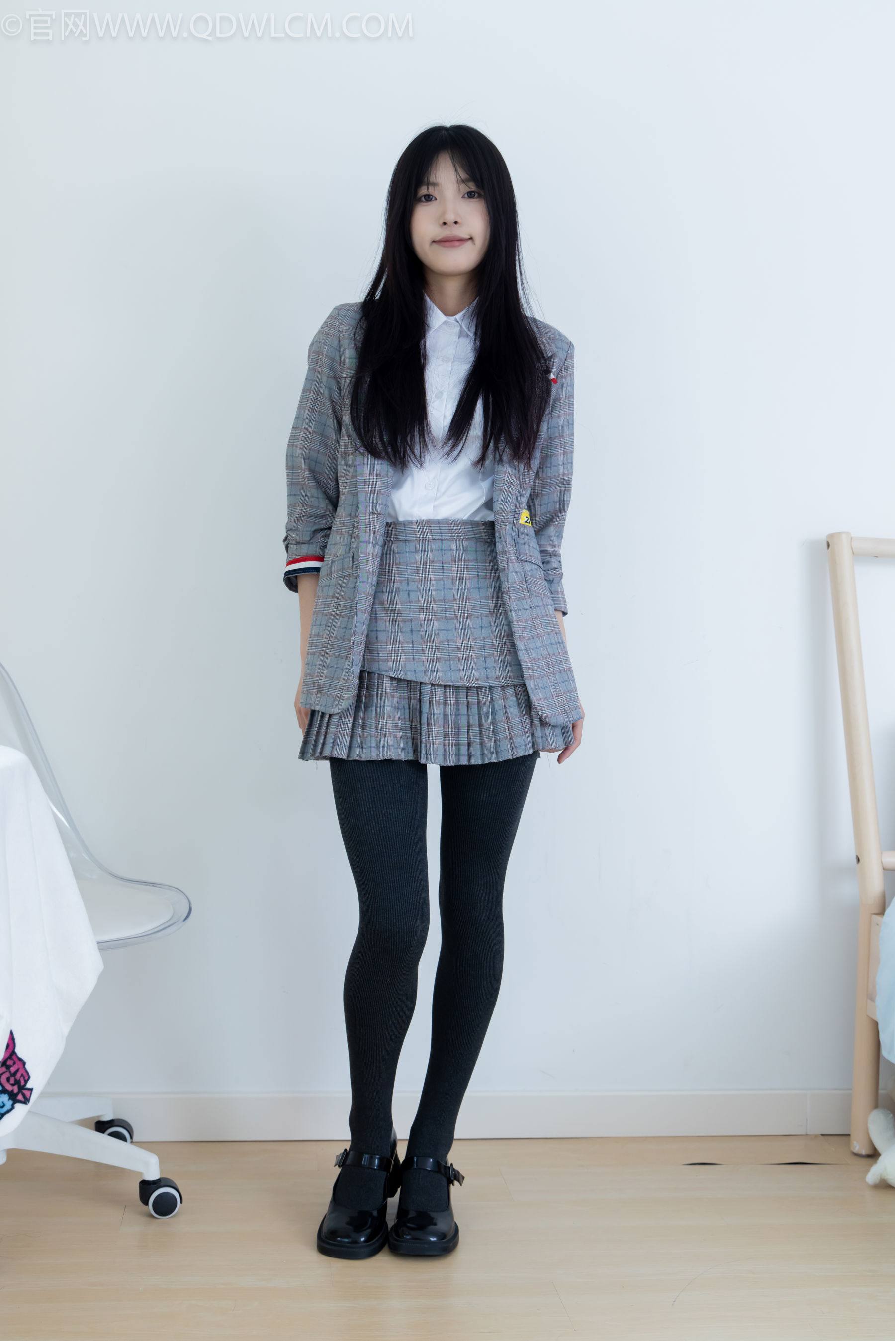 物恋传媒 No.2479 茯苓 - 皮鞋、厚灰连裤棉袜/(160P)