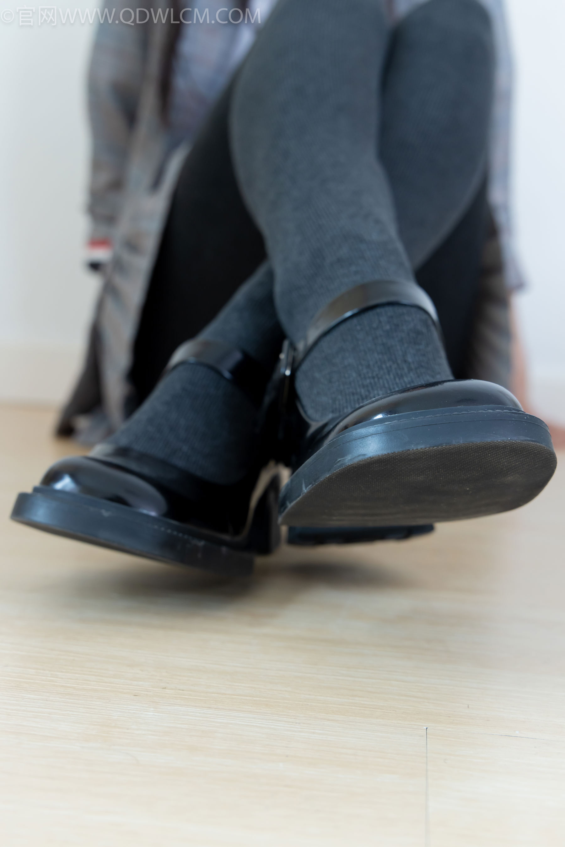 物恋传媒 No.2479 茯苓 - 皮鞋、厚灰连裤棉袜/(160P)