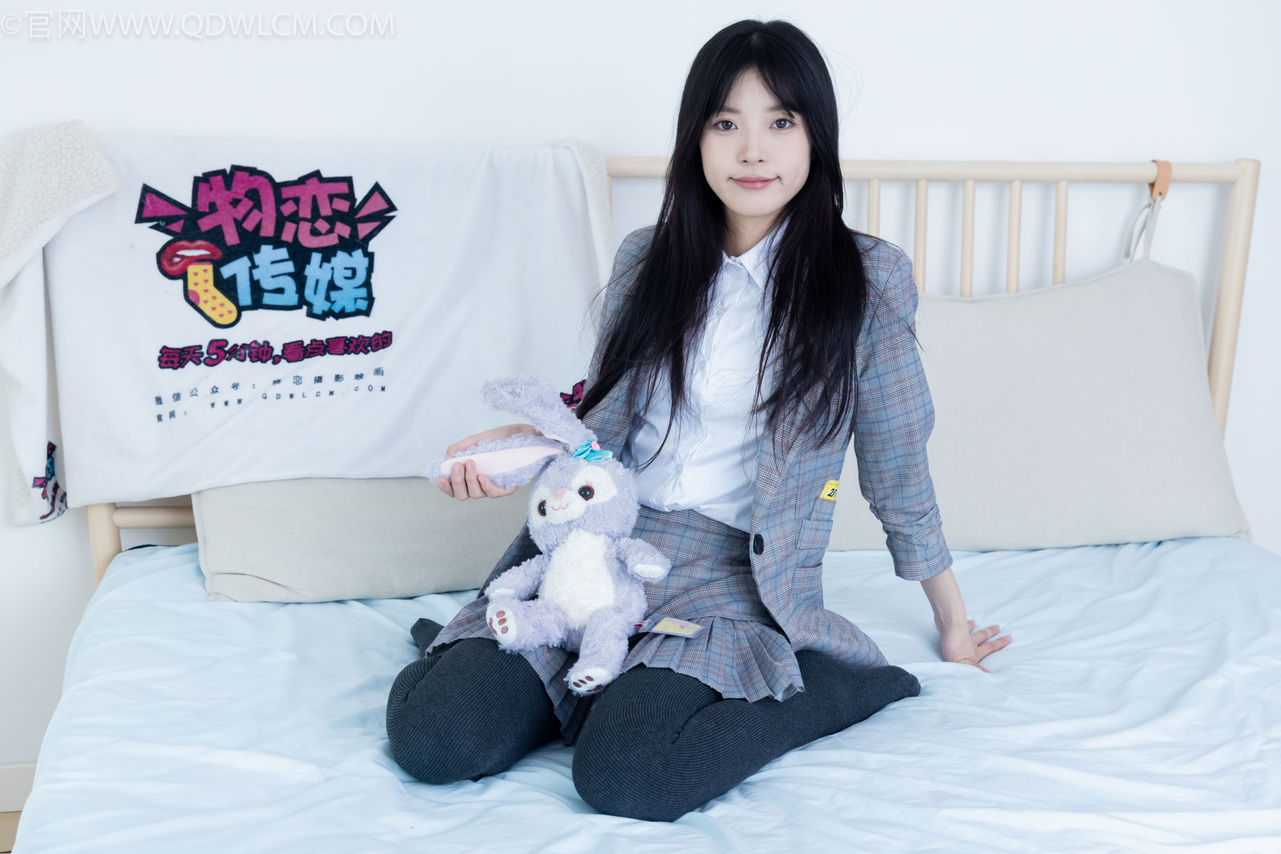 物恋传媒 No.2479 茯苓 - 皮鞋、厚灰连裤棉袜/(160P)