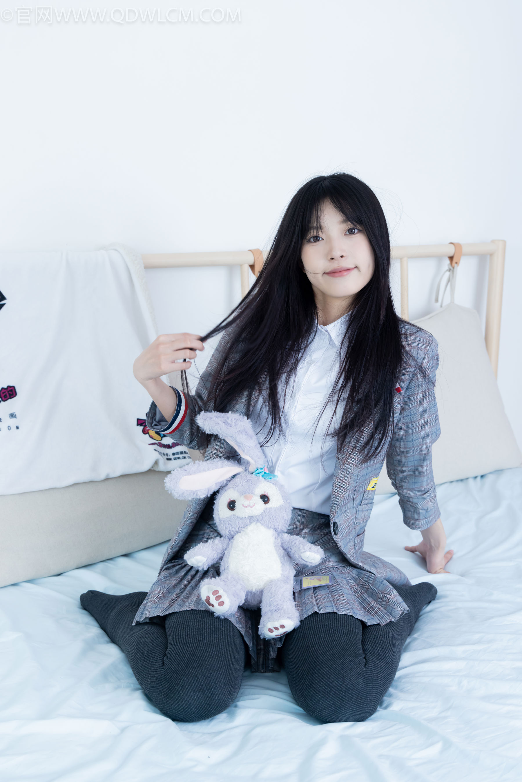 物恋传媒 No.2479 茯苓 - 皮鞋、厚灰连裤棉袜/(160P)