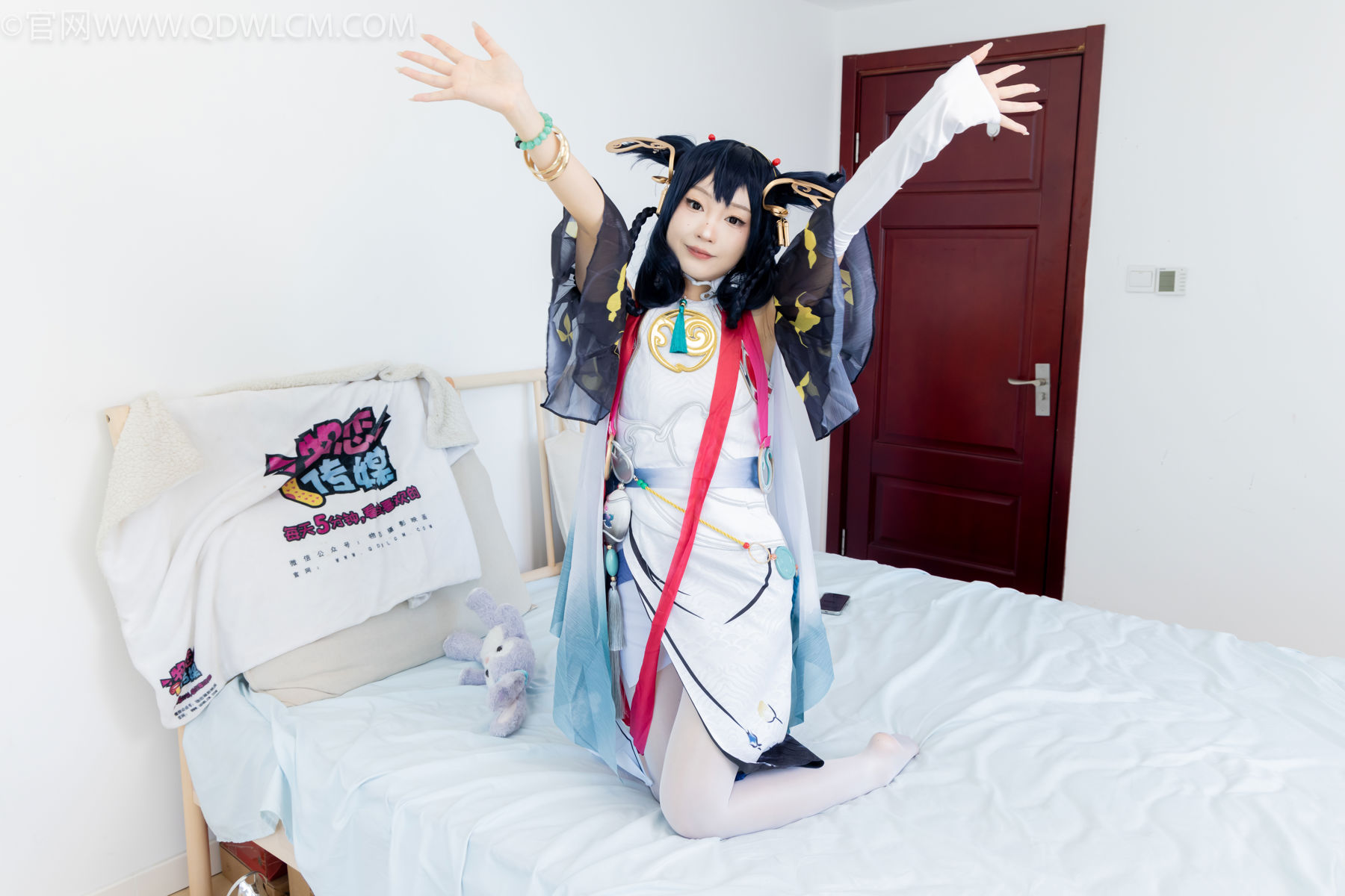 物恋传媒 No.2478 嘟嘟 - cos服、高跟凉鞋、薄白丝、薄黑丝/(183P)