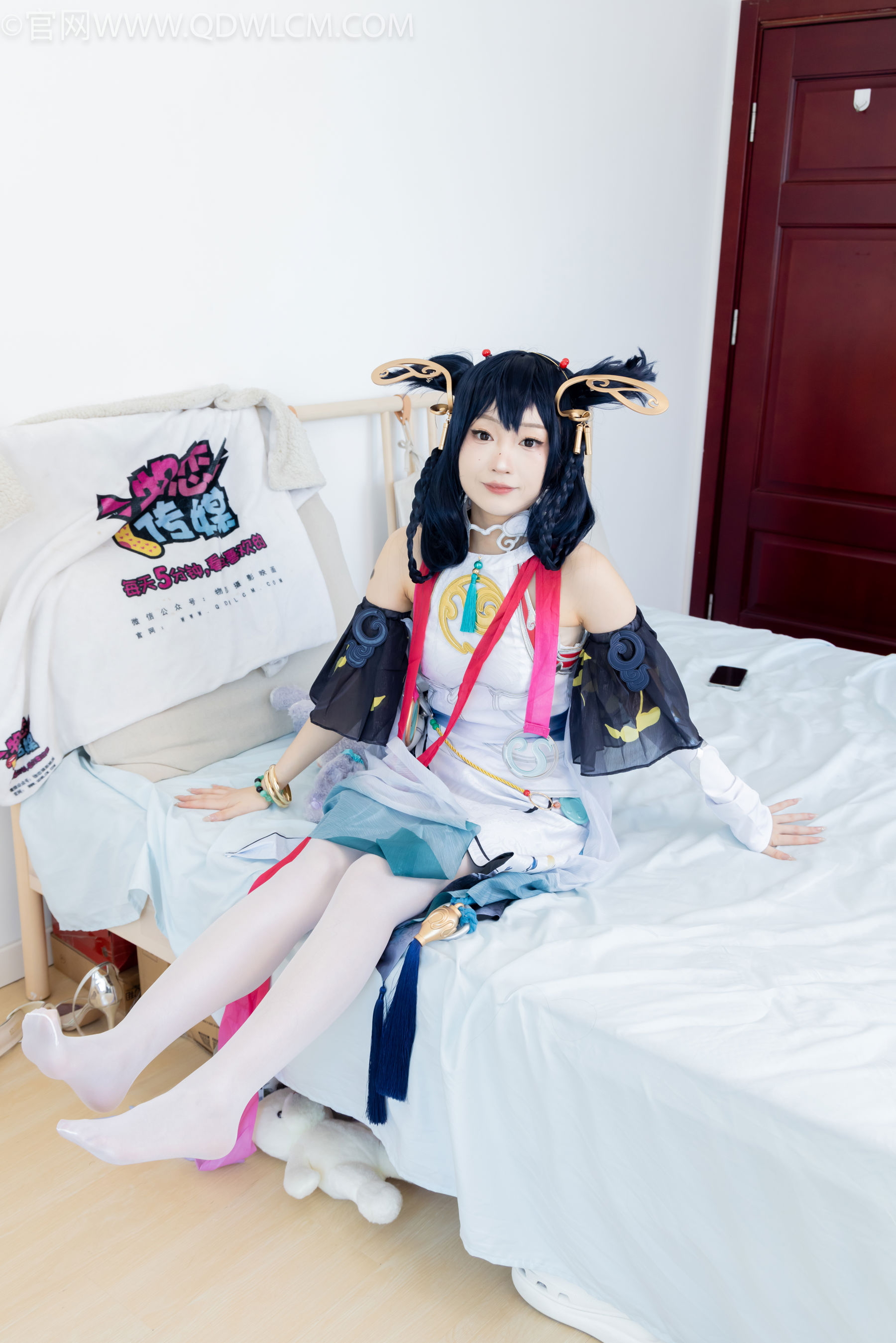 物恋传媒 No.2478 嘟嘟 - cos服、高跟凉鞋、薄白丝、薄黑丝/(183P)