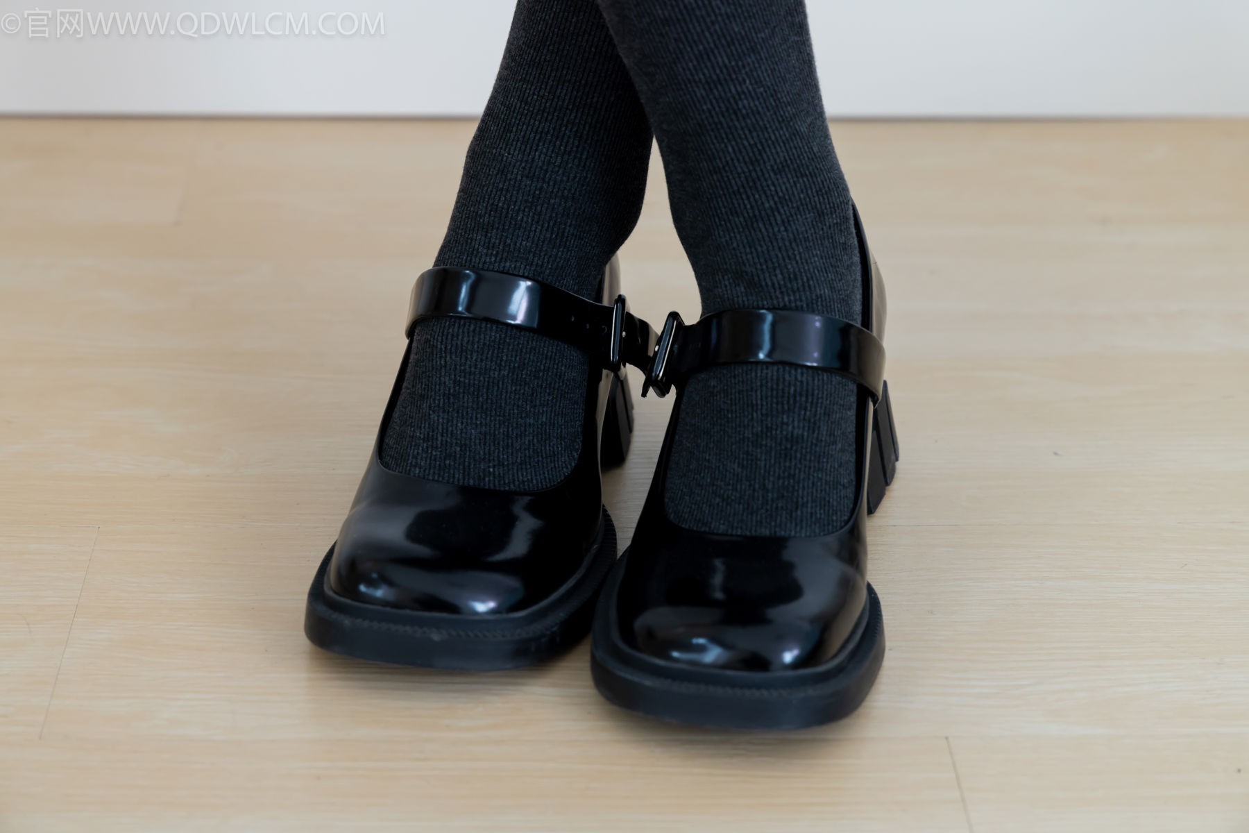 物恋传媒 No.2479 茯苓 - 皮鞋、厚灰连裤棉袜/(160P)