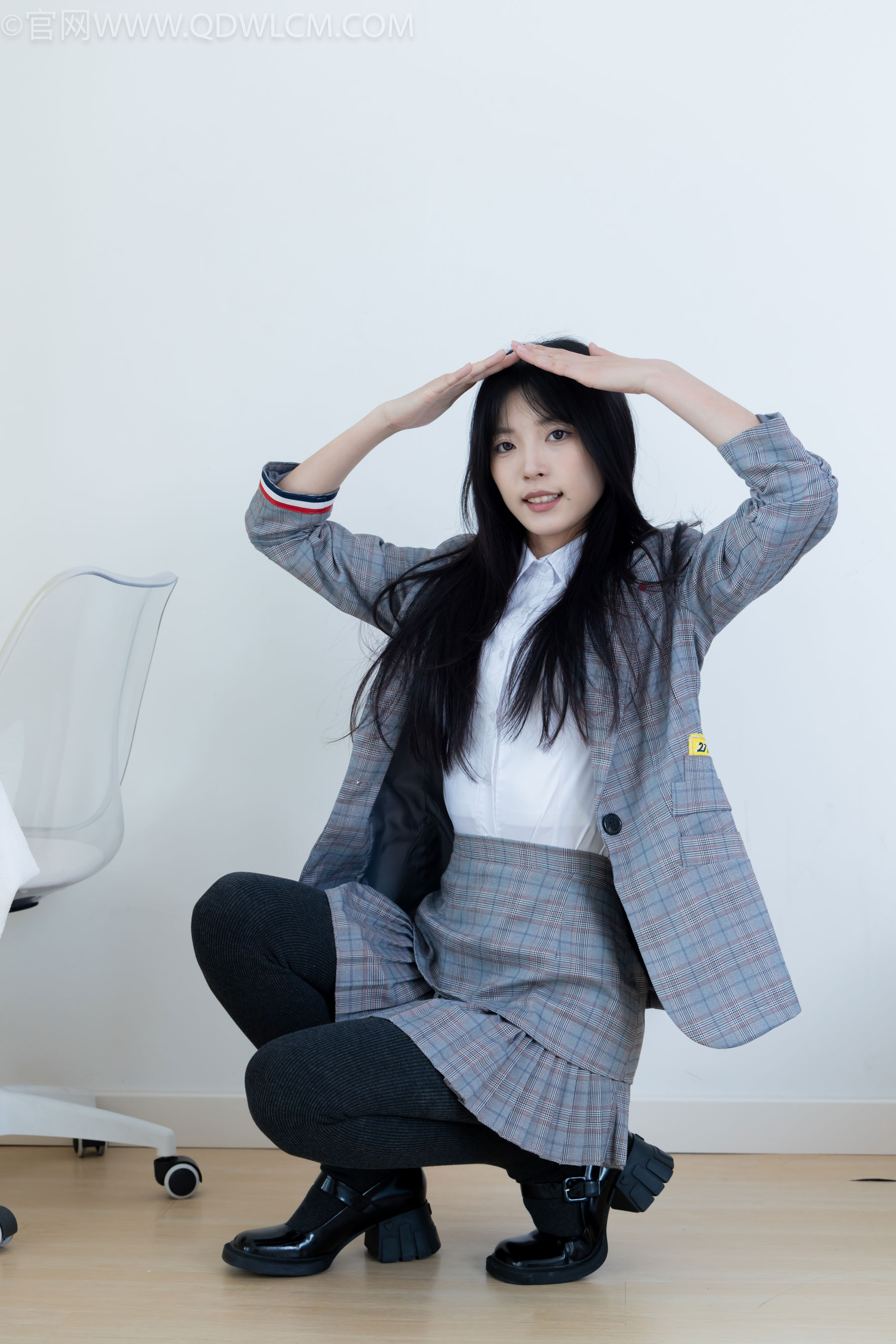 物恋传媒 No.2479 茯苓 - 皮鞋、厚灰连裤棉袜/(160P)