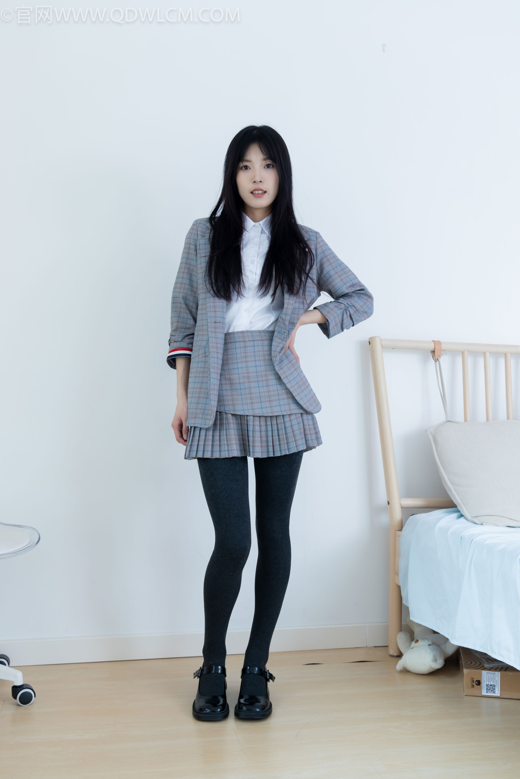 物恋传媒 No.2479 茯苓 - 皮鞋、厚灰连裤棉袜/(160P)