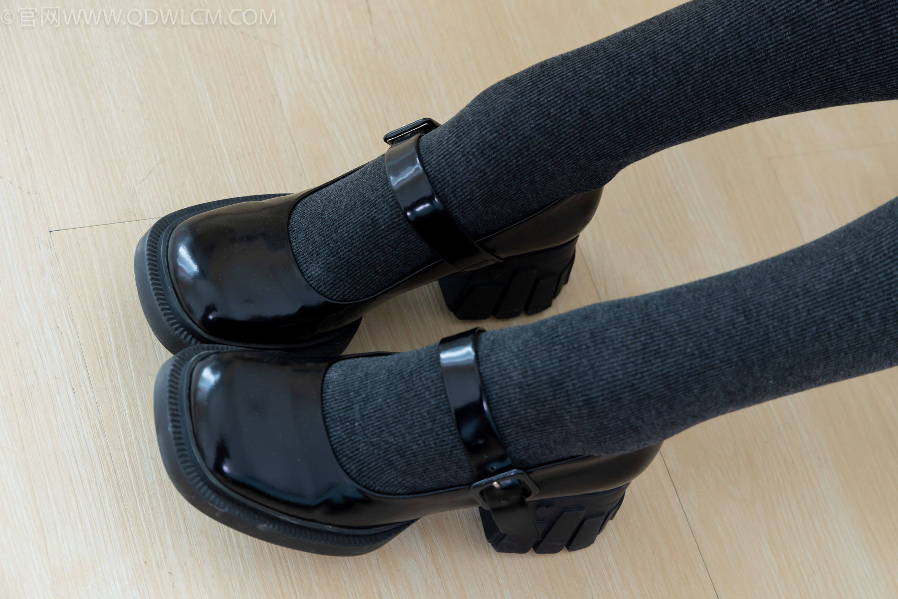 物恋传媒 No.2479 茯苓 - 皮鞋、厚灰连裤棉袜/(160P)