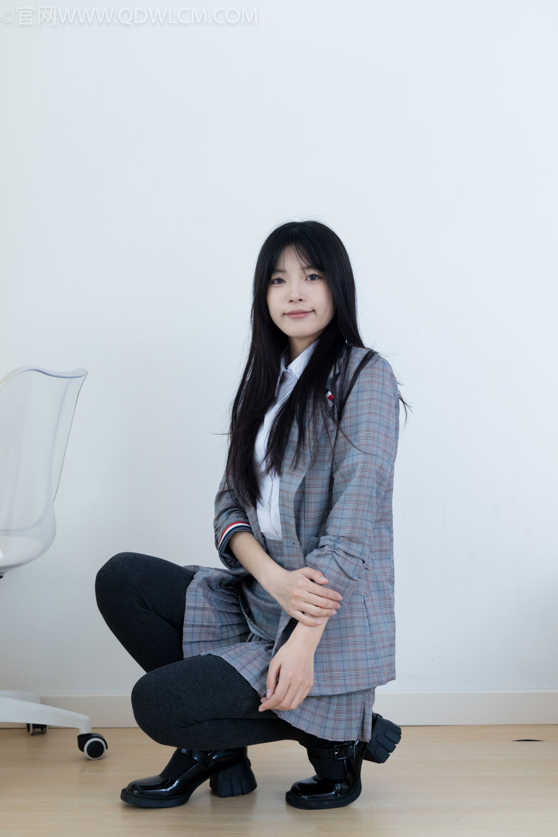 物恋传媒 No.2479 茯苓 - 皮鞋、厚灰连裤棉袜/(160P)