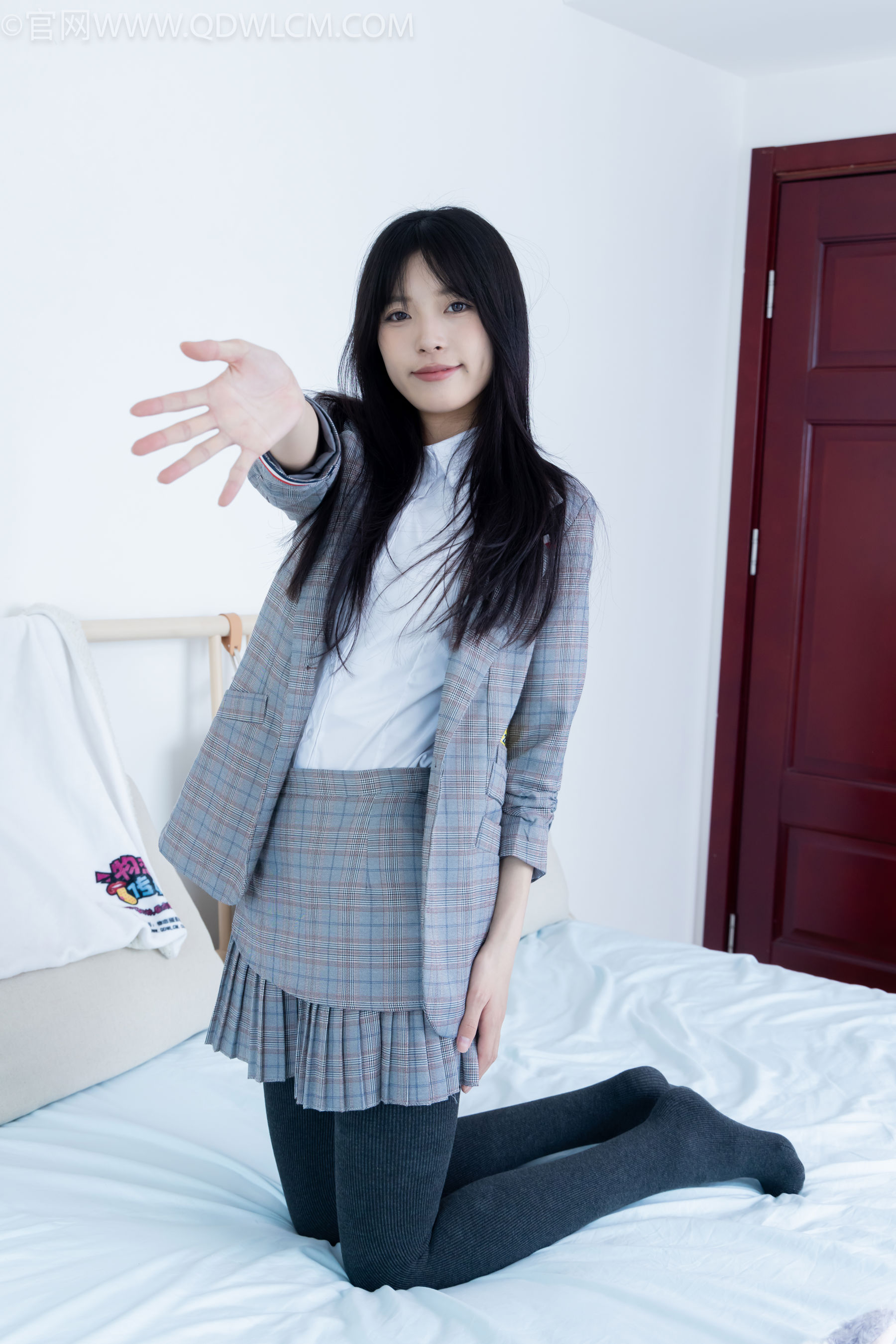 物恋传媒 No.2479 茯苓 - 皮鞋、厚灰连裤棉袜/(160P)