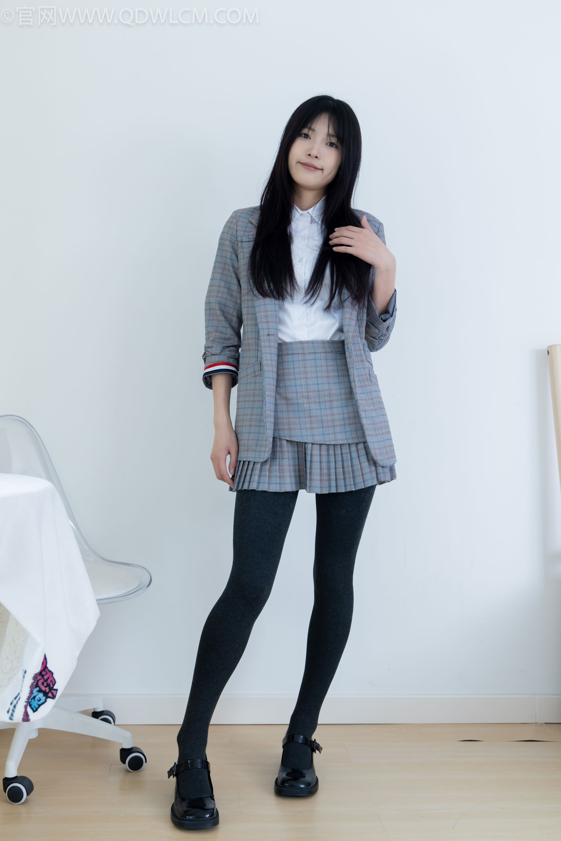 物恋传媒 No.2479 茯苓 - 皮鞋、厚灰连裤棉袜/(160P)