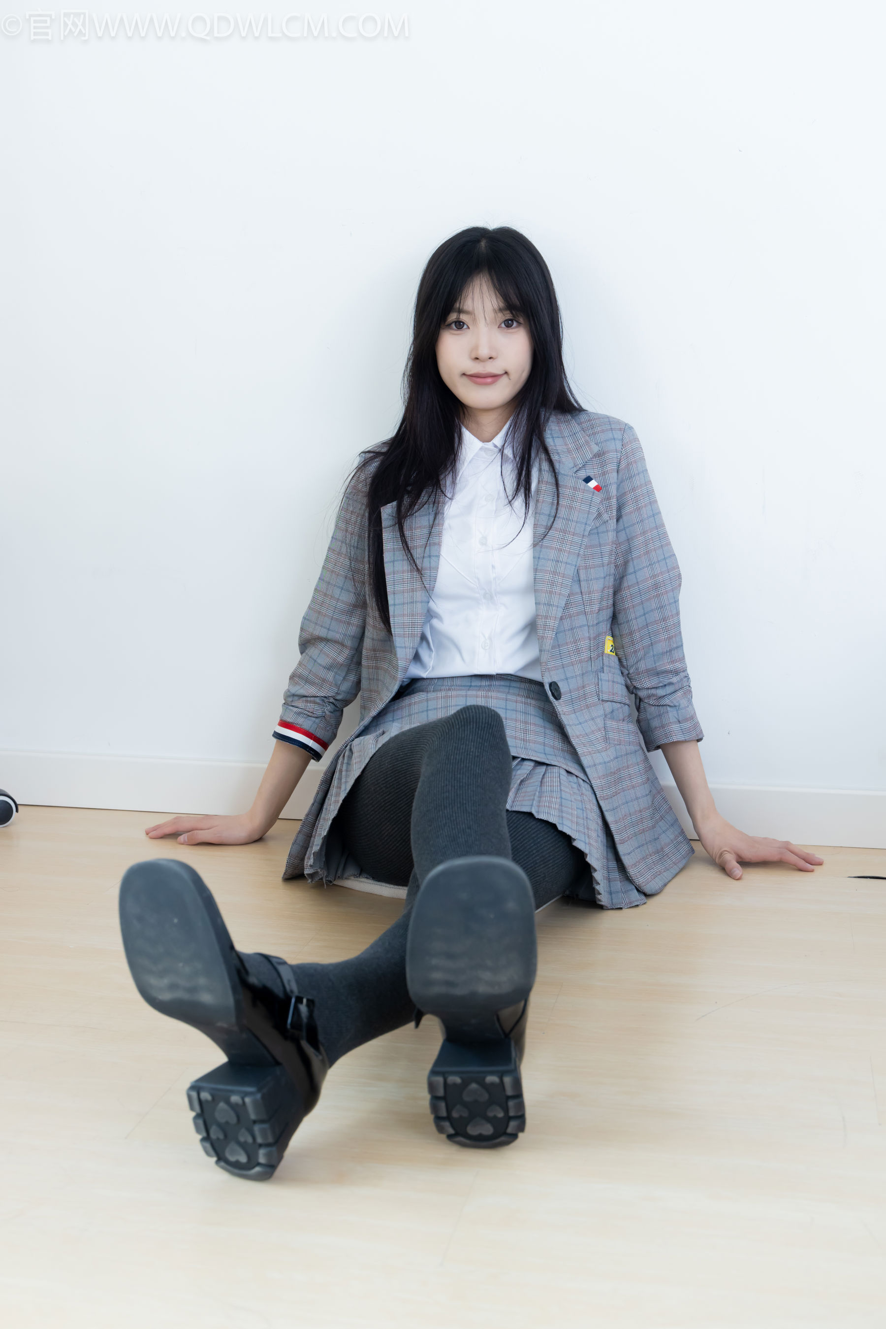 物恋传媒 No.2479 茯苓 - 皮鞋、厚灰连裤棉袜/(160P)