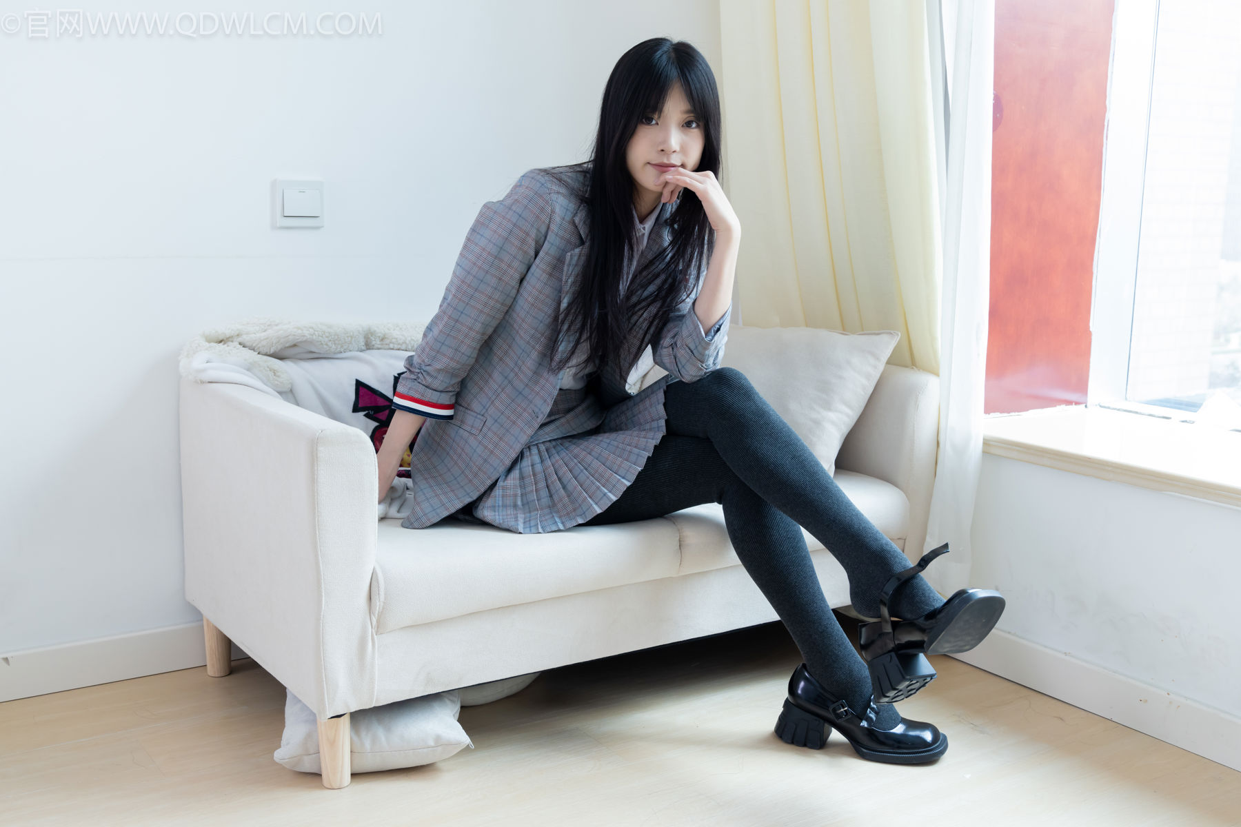 物恋传媒 No.2479 茯苓 - 皮鞋、厚灰连裤棉袜/(160P)