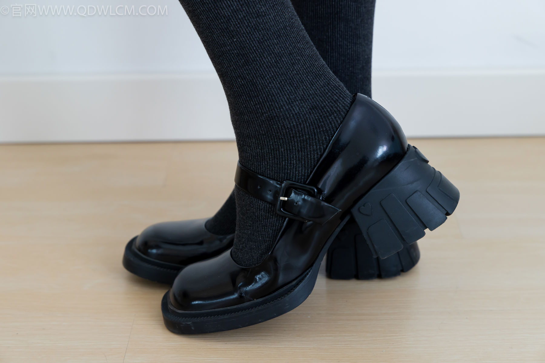 物恋传媒 No.2479 茯苓 - 皮鞋、厚灰连裤棉袜/(160P)