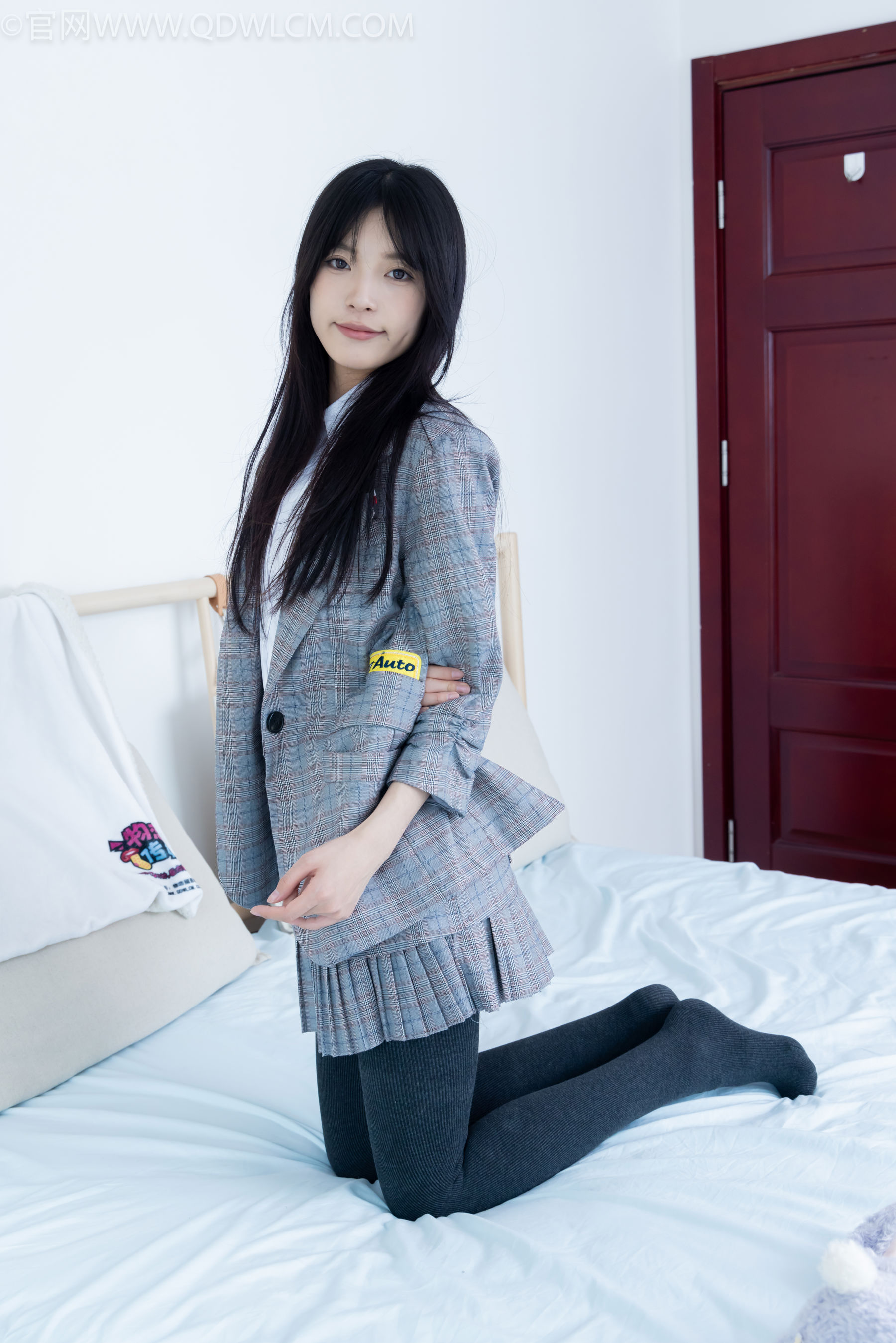 物恋传媒 No.2479 茯苓 - 皮鞋、厚灰连裤棉袜/(160P)