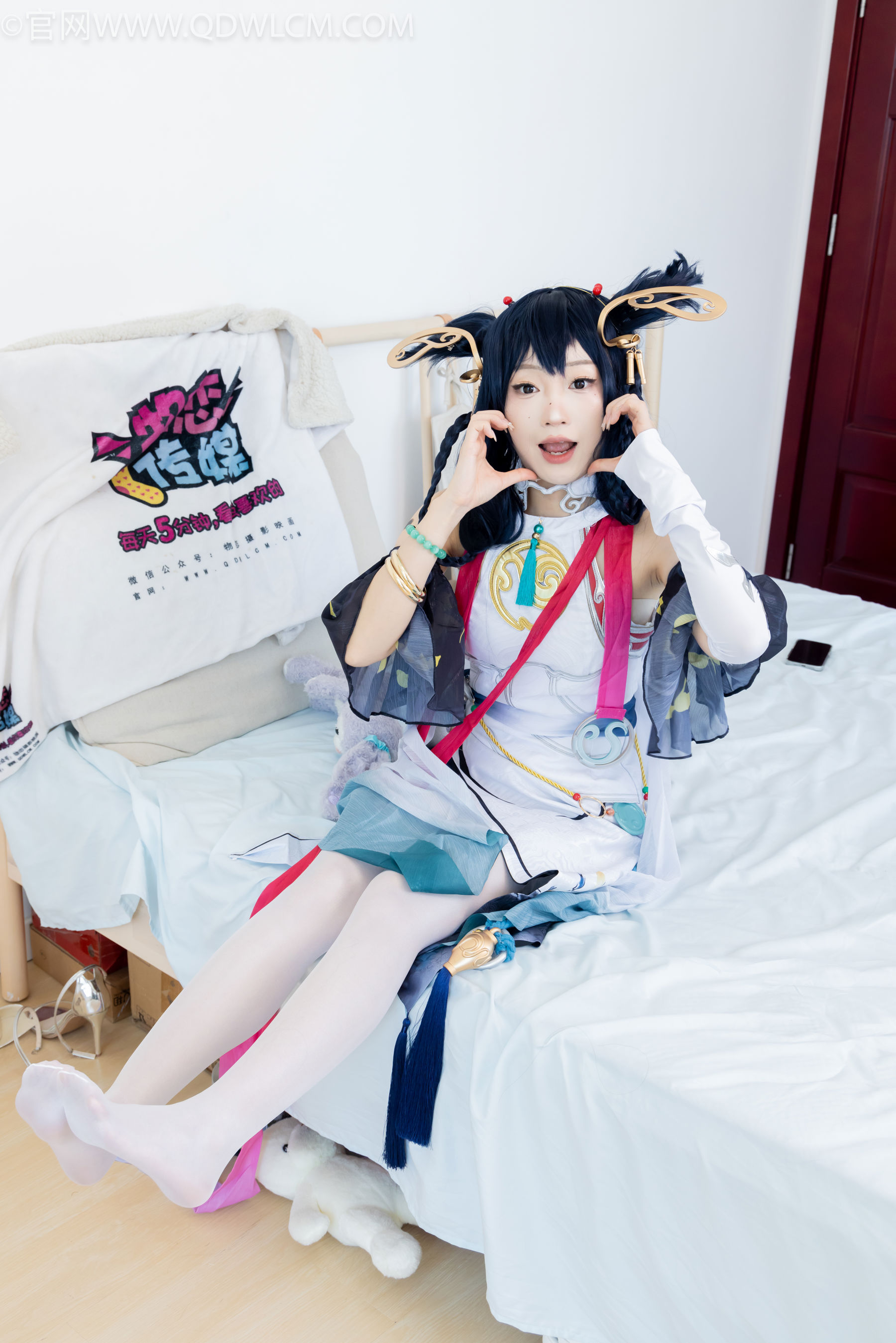 物恋传媒 No.2478 嘟嘟 - cos服、高跟凉鞋、薄白丝、薄黑丝/(183P)