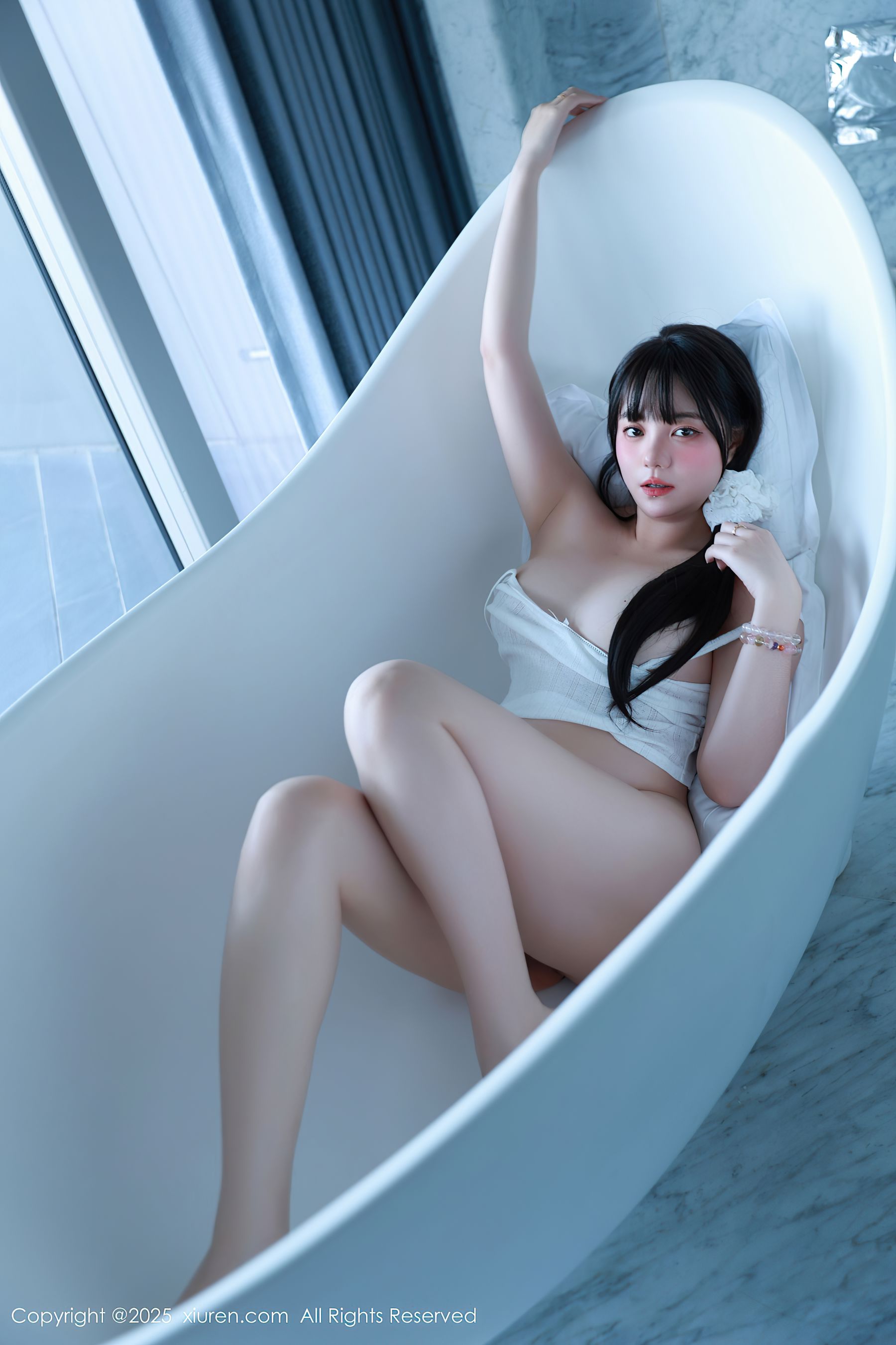 [秀人XiuRen] 2025.10.09 No.10841 软情/(70P)