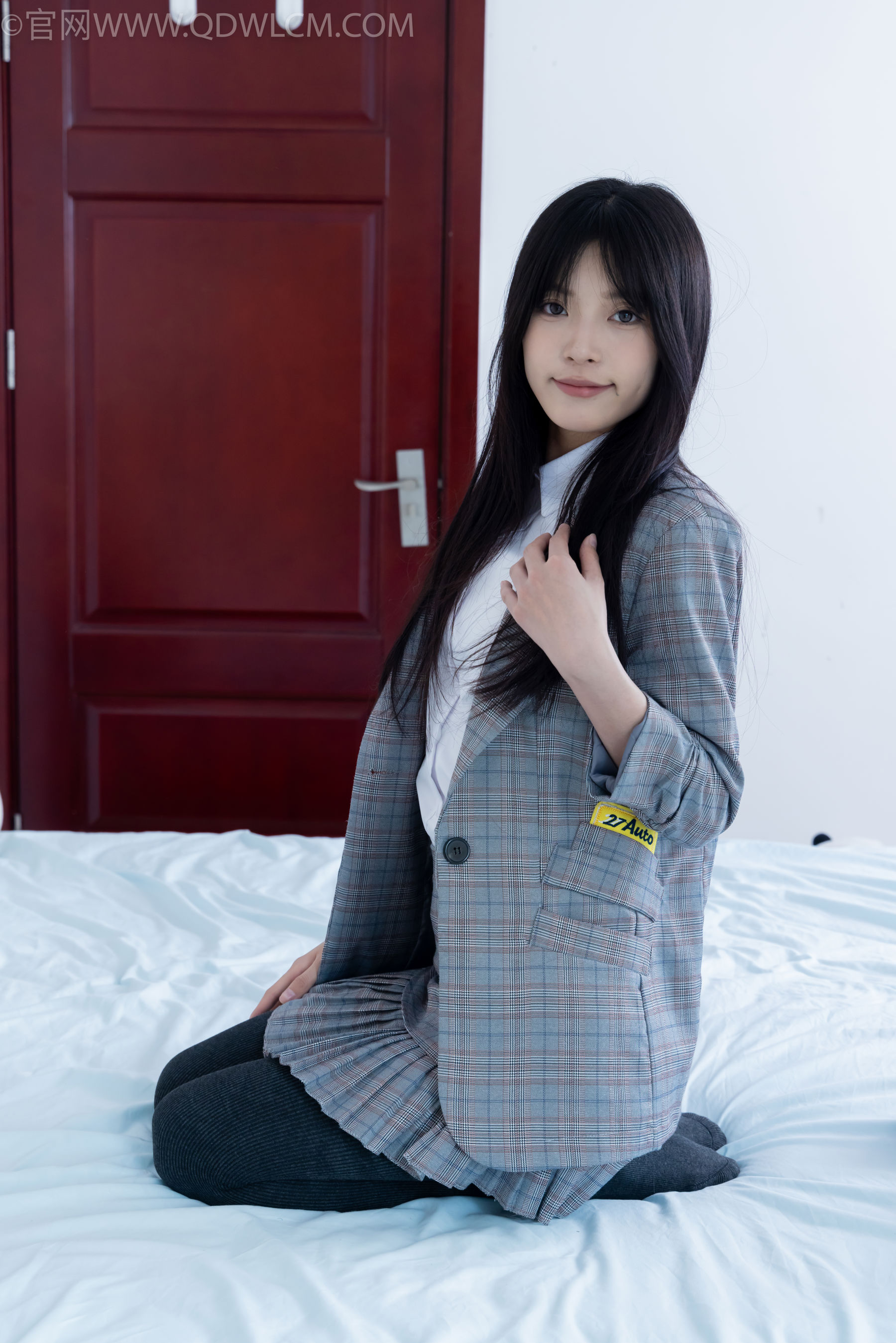 物恋传媒 No.2479 茯苓 - 皮鞋、厚灰连裤棉袜/(160P)