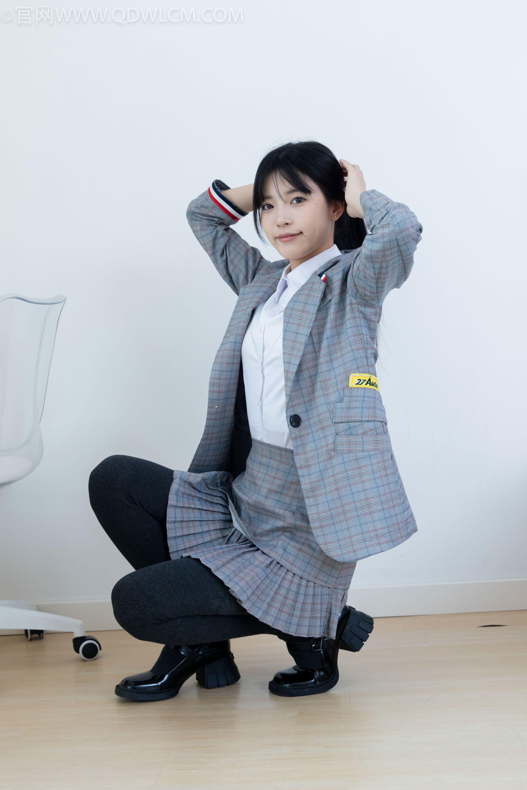 物恋传媒 No.2479 茯苓 - 皮鞋、厚灰连裤棉袜/(160P)