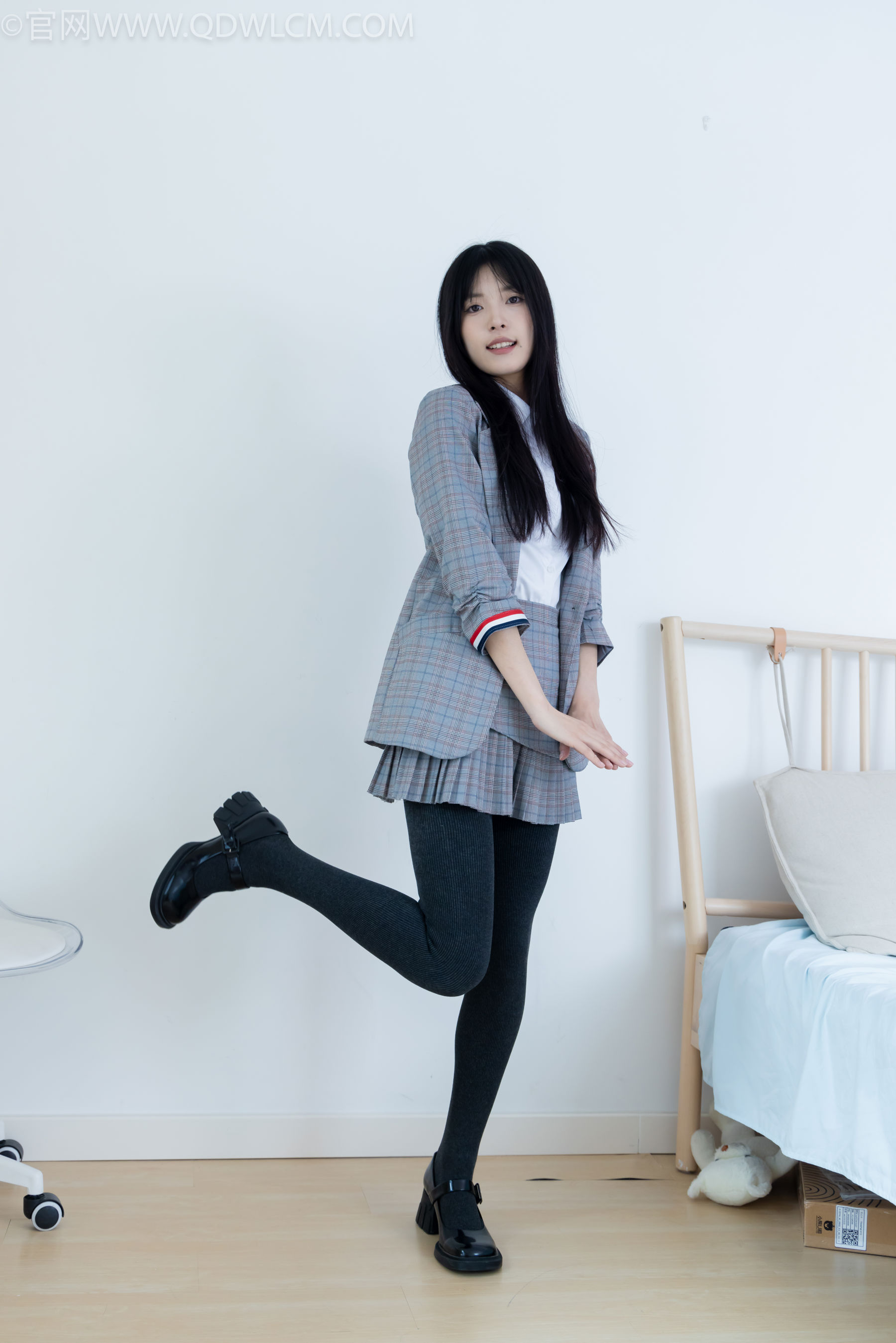 物恋传媒 No.2479 茯苓 - 皮鞋、厚灰连裤棉袜/(160P)