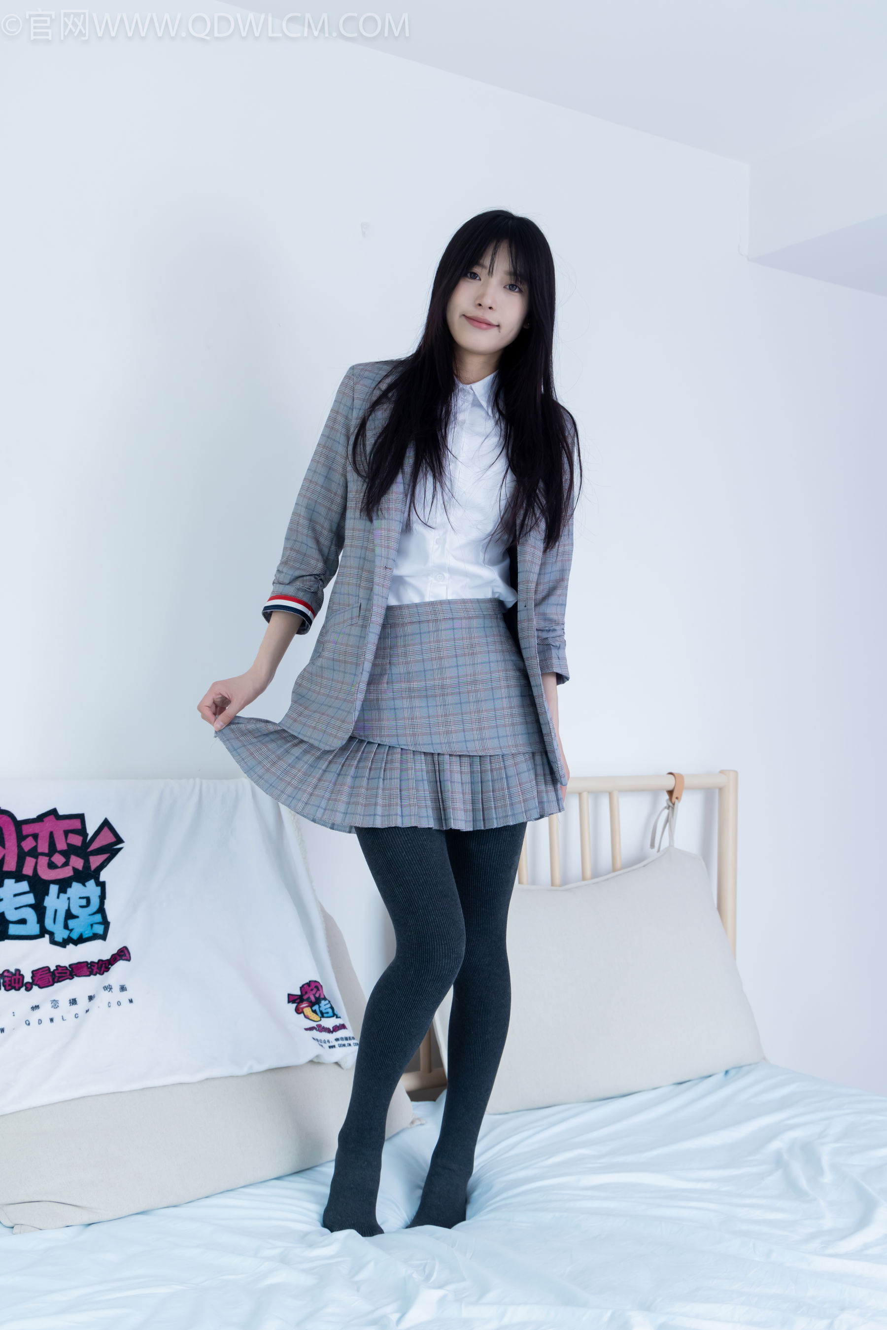 物恋传媒 No.2479 茯苓 - 皮鞋、厚灰连裤棉袜/(160P)