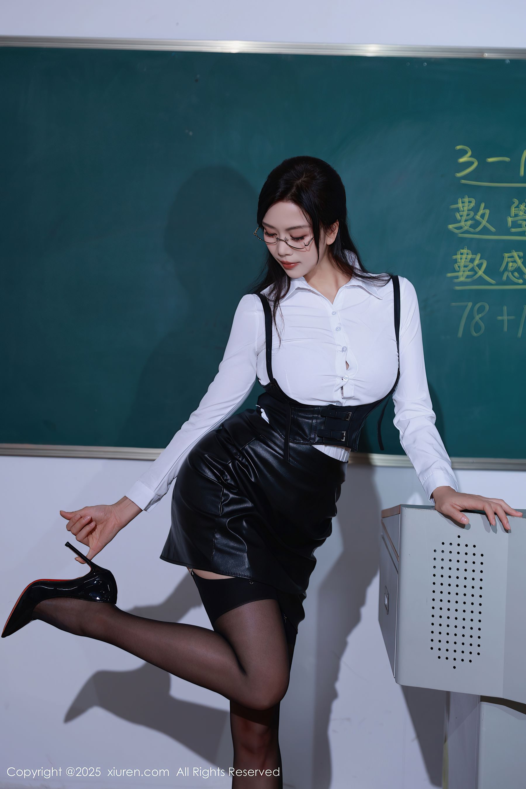 [秀人XiuRen] 2025.10.10 No.10846 玫瑰我爱你/(63P)