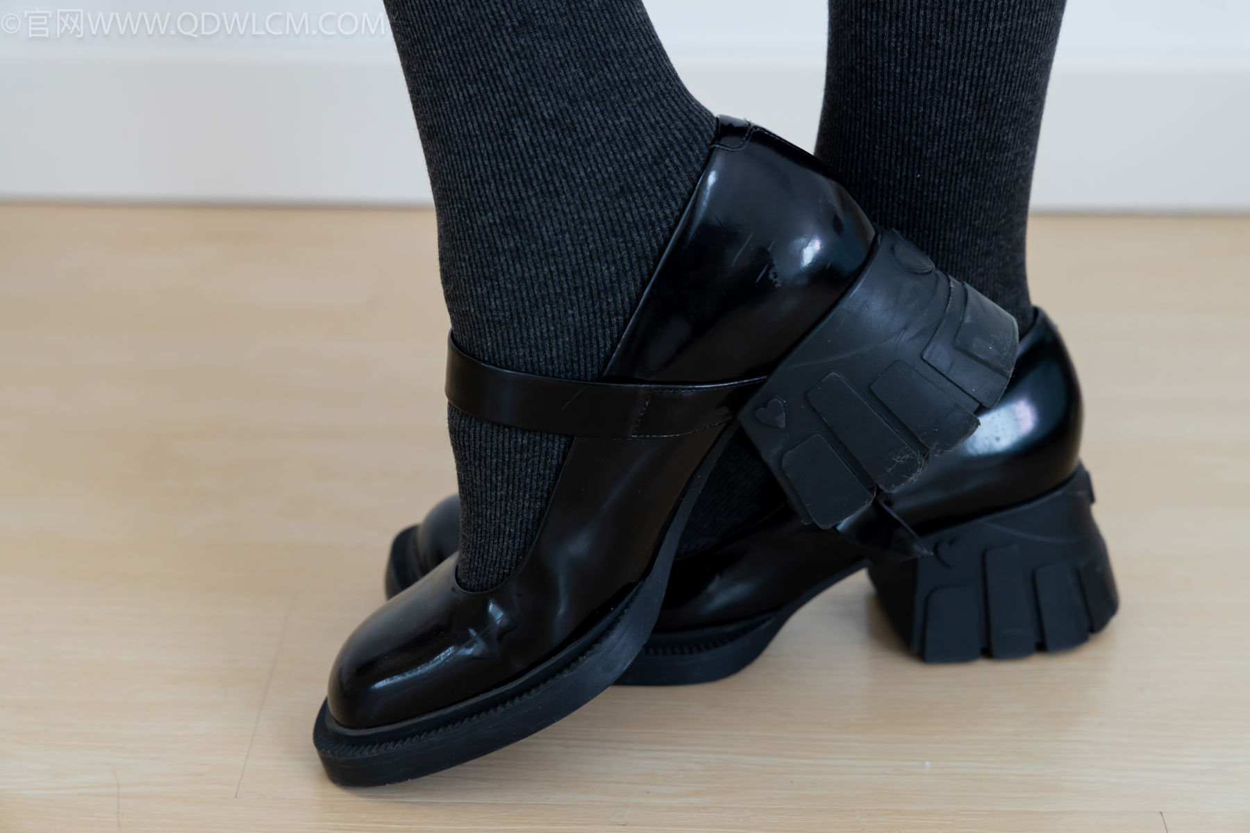 物恋传媒 No.2479 茯苓 - 皮鞋、厚灰连裤棉袜/(160P)