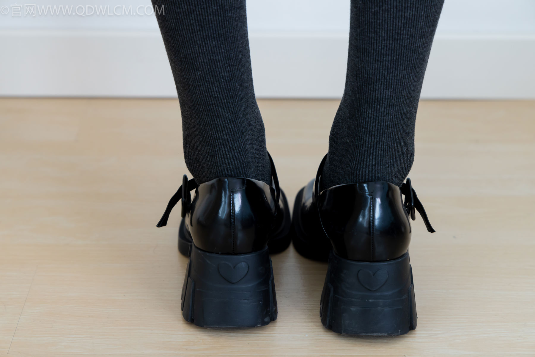 物恋传媒 No.2479 茯苓 - 皮鞋、厚灰连裤棉袜/(160P)