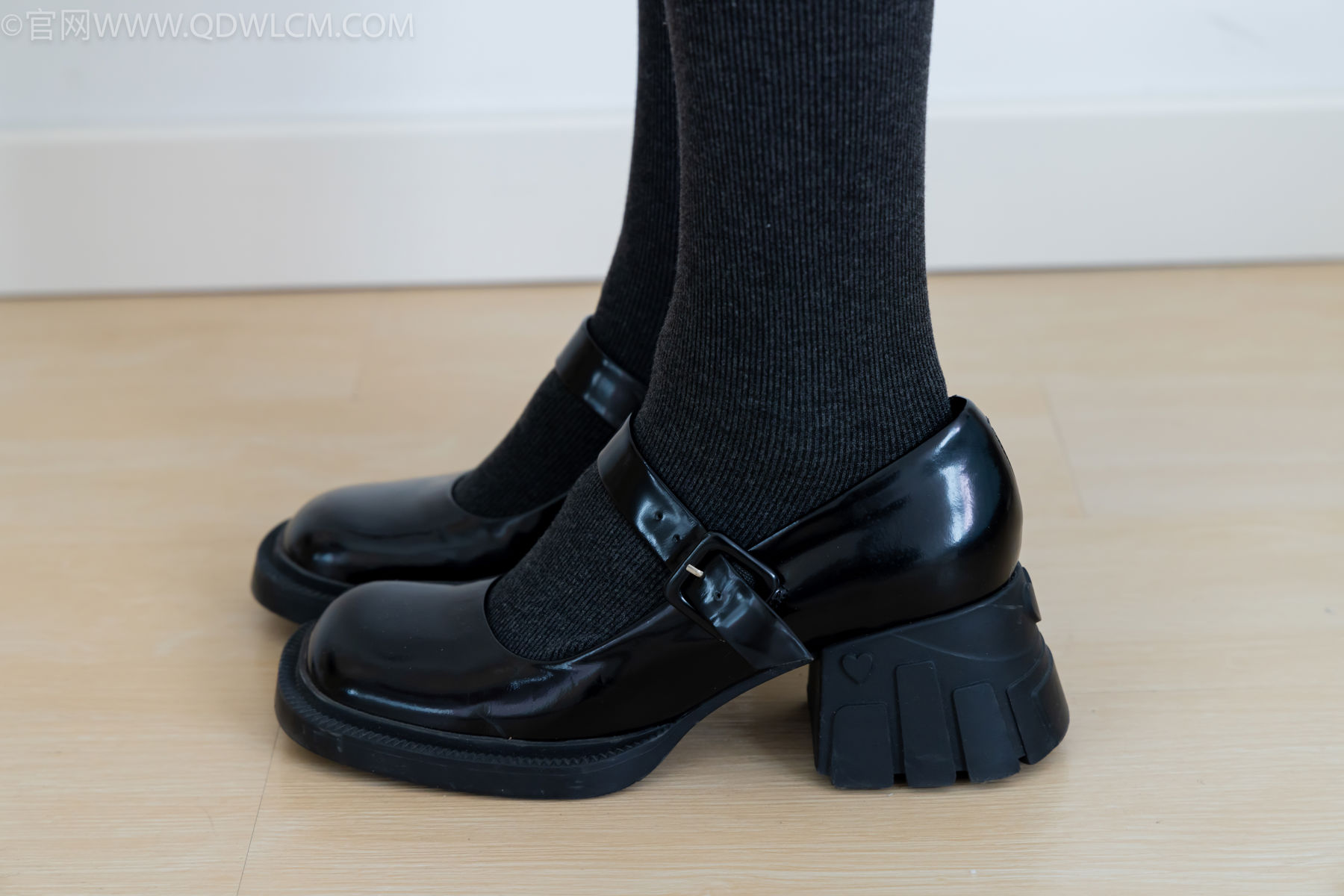 物恋传媒 No.2479 茯苓 - 皮鞋、厚灰连裤棉袜/(160P)