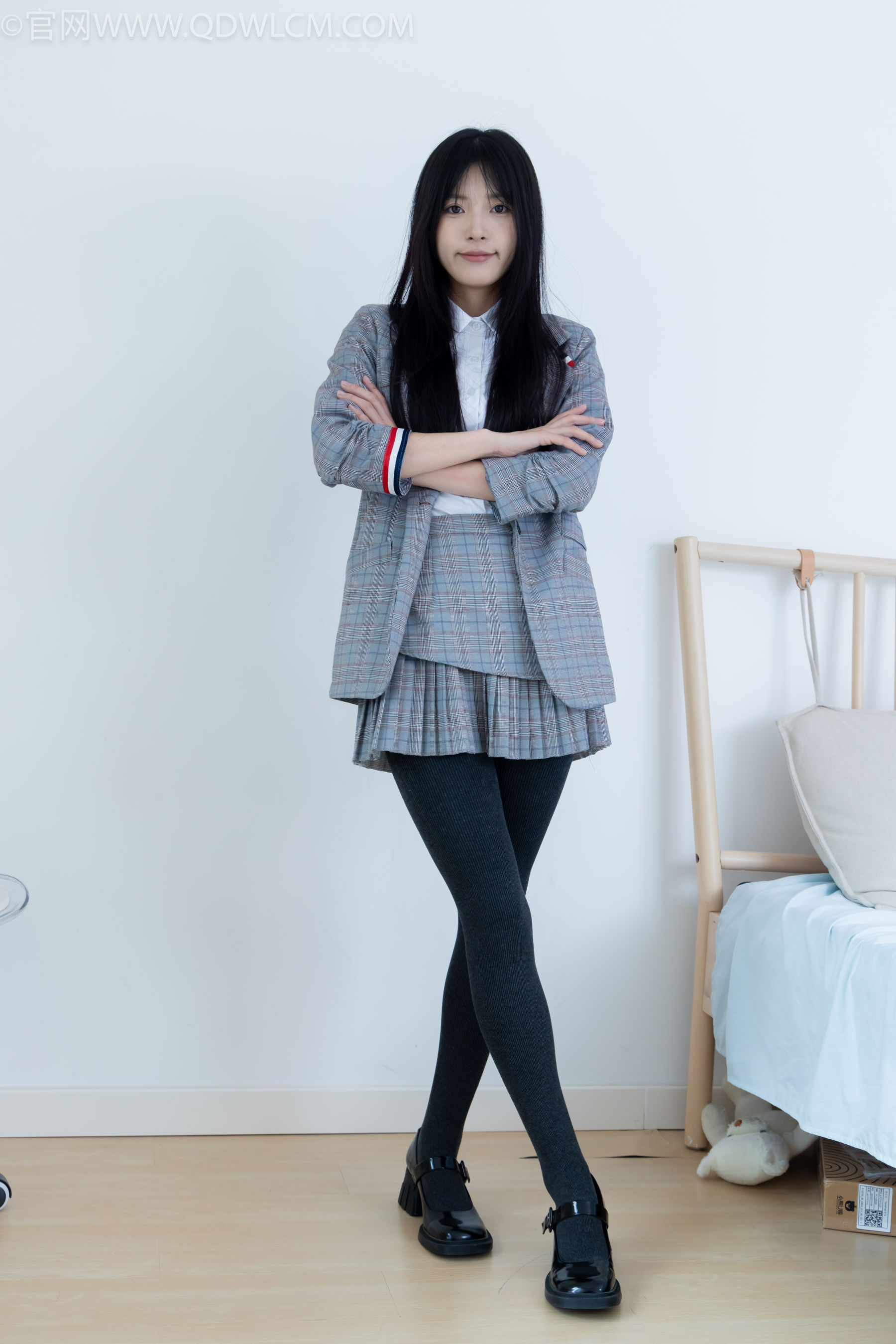 物恋传媒 No.2479 茯苓 - 皮鞋、厚灰连裤棉袜/(160P)