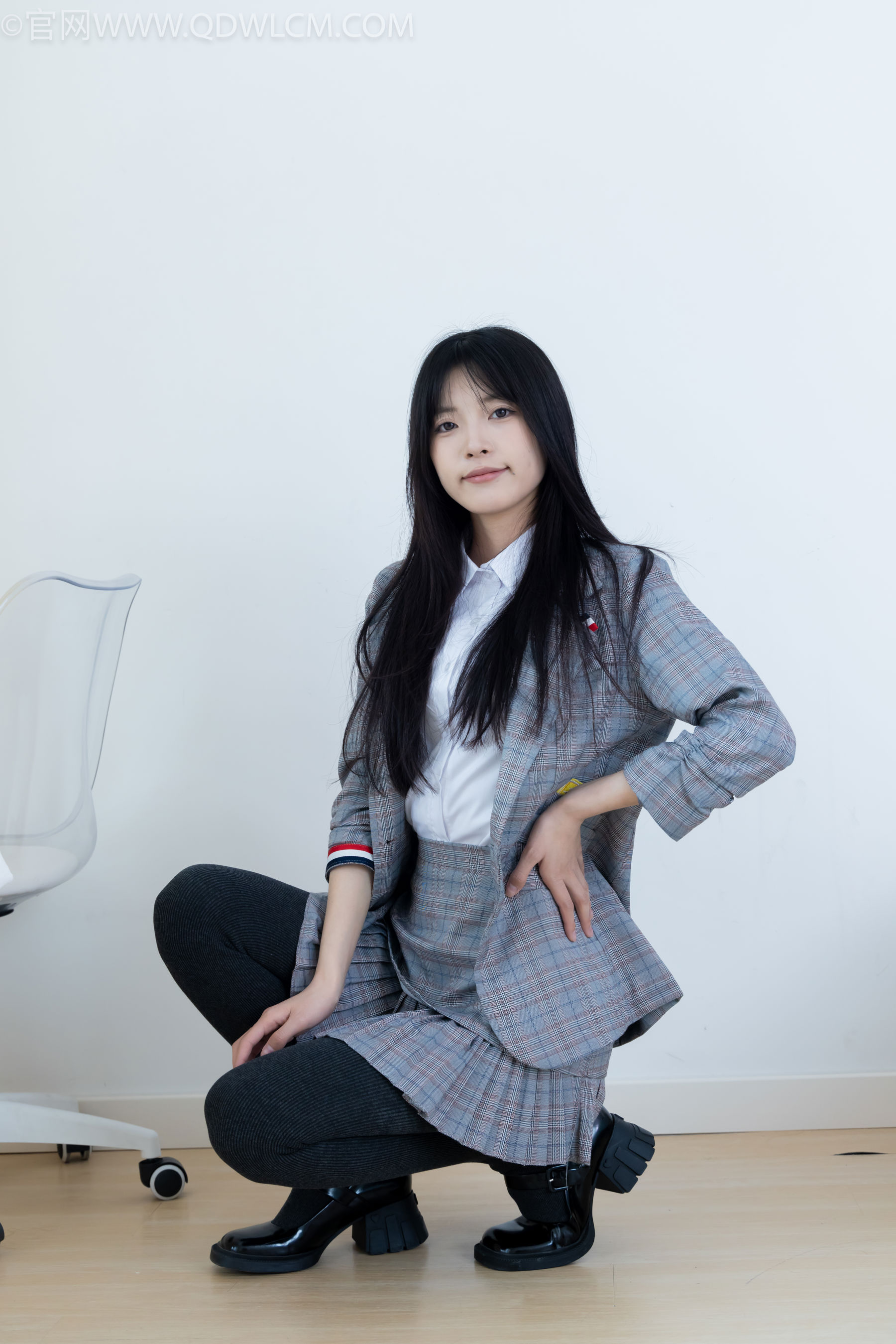 物恋传媒 No.2479 茯苓 - 皮鞋、厚灰连裤棉袜/(160P)