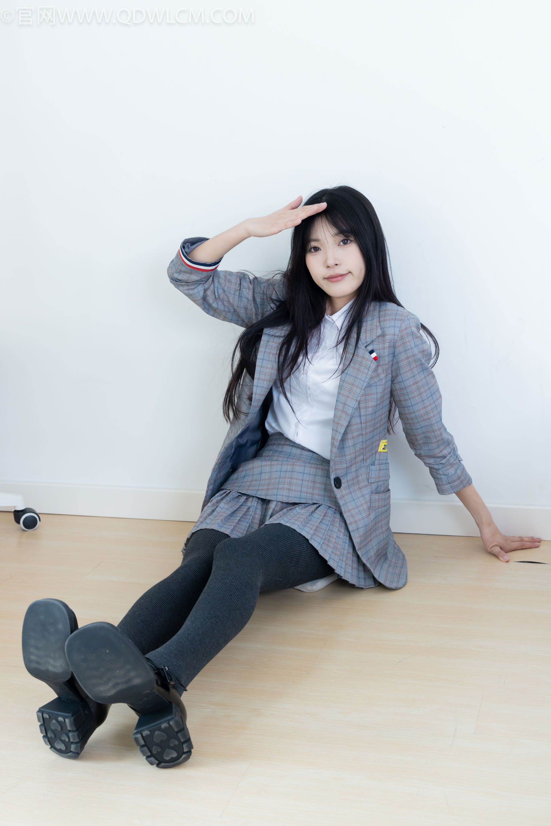 物恋传媒 No.2479 茯苓 - 皮鞋、厚灰连裤棉袜/(160P)