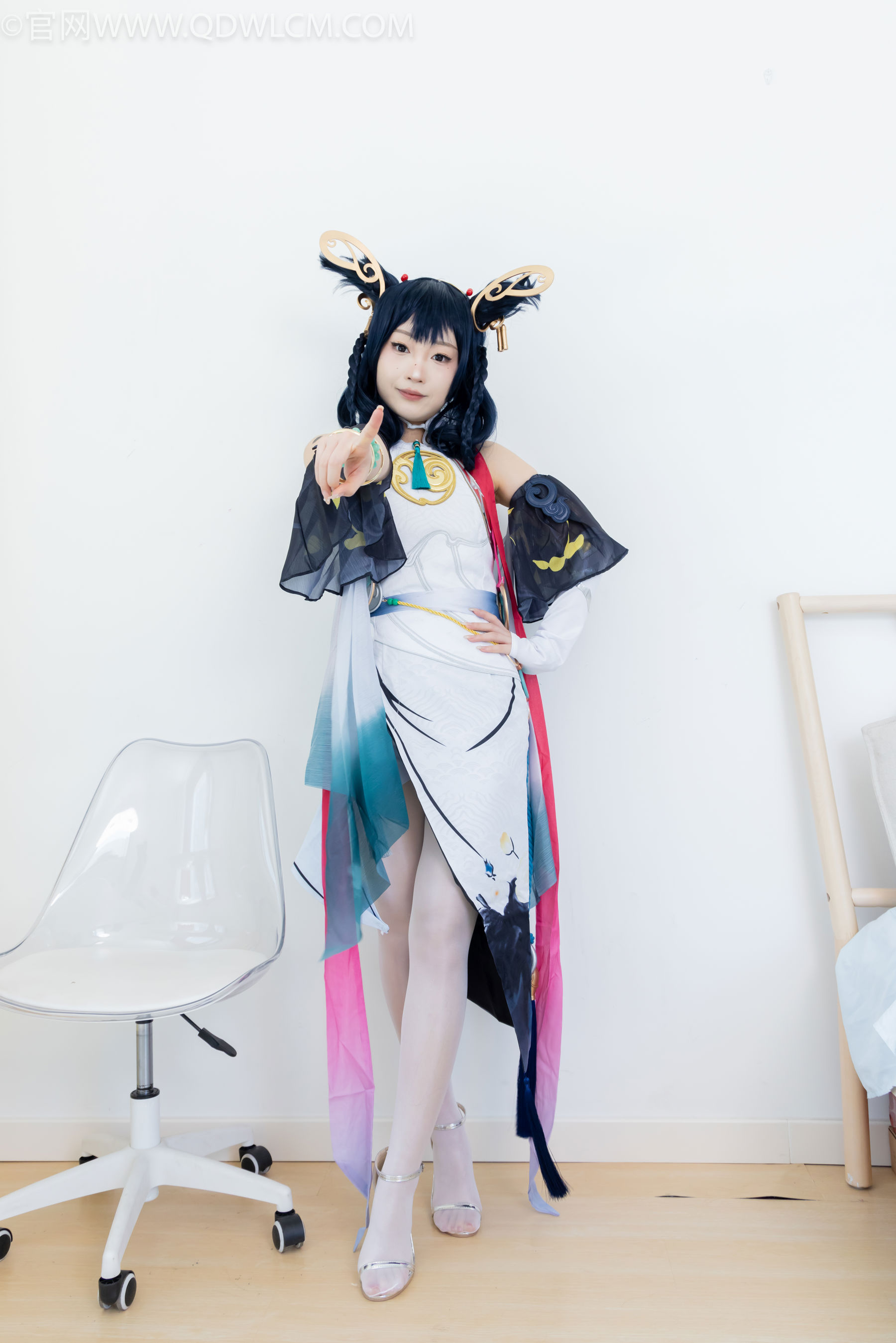 物恋传媒 No.2478 嘟嘟 - cos服、高跟凉鞋、薄白丝、薄黑丝/(183P)