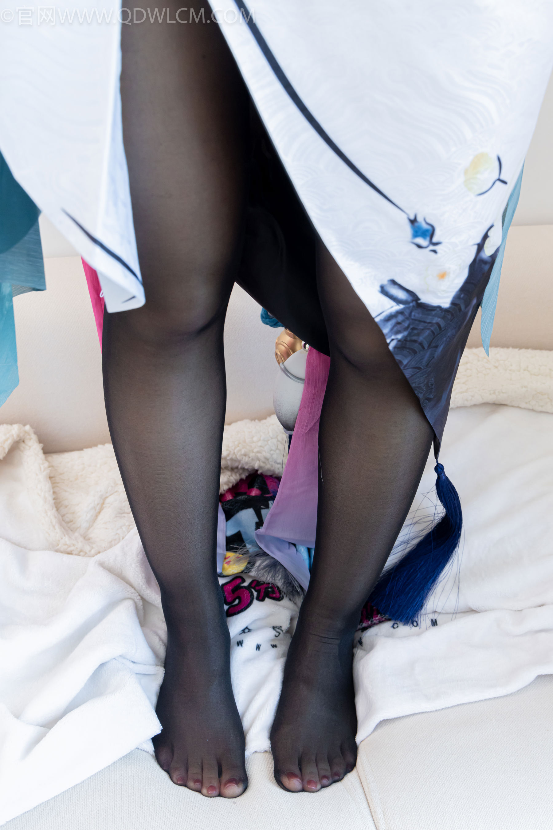 物恋传媒 No.2478 嘟嘟 - cos服、高跟凉鞋、薄白丝、薄黑丝/(183P)