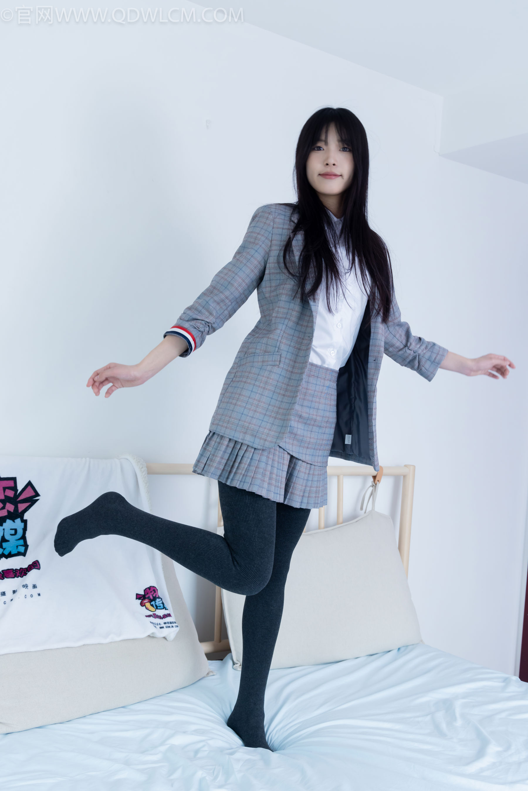 物恋传媒 No.2479 茯苓 - 皮鞋、厚灰连裤棉袜/(160P)