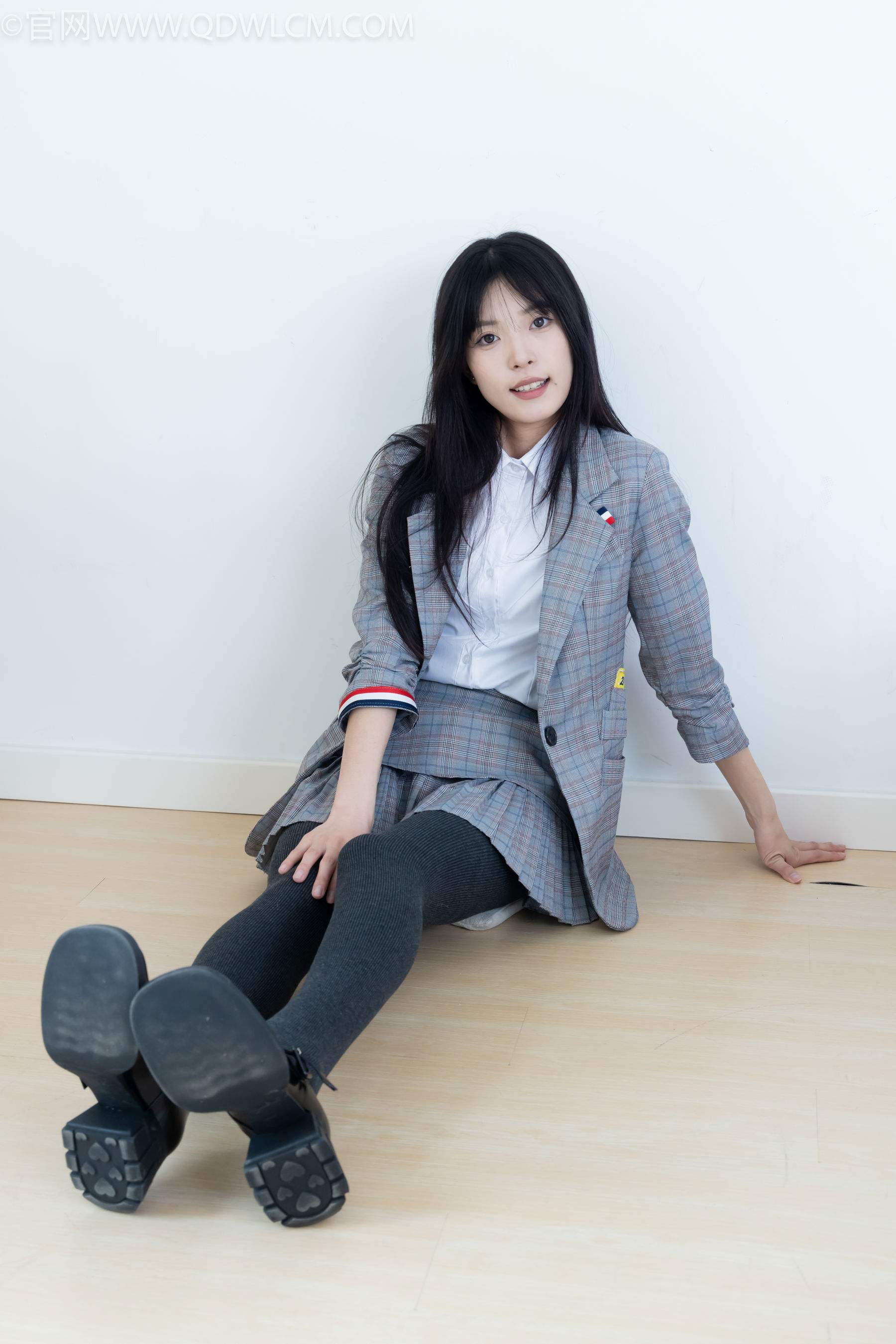 物恋传媒 No.2479 茯苓 - 皮鞋、厚灰连裤棉袜/(160P)