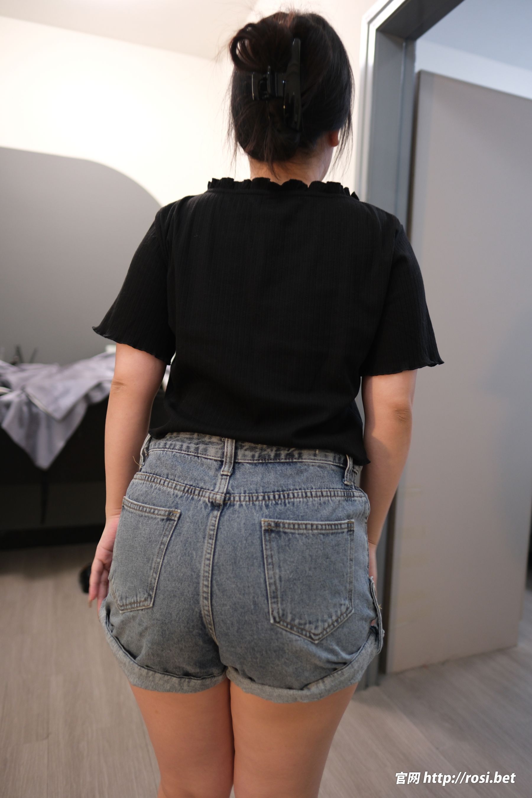 [ROSI写真] 2025.10.29 NO.5077/(101P)